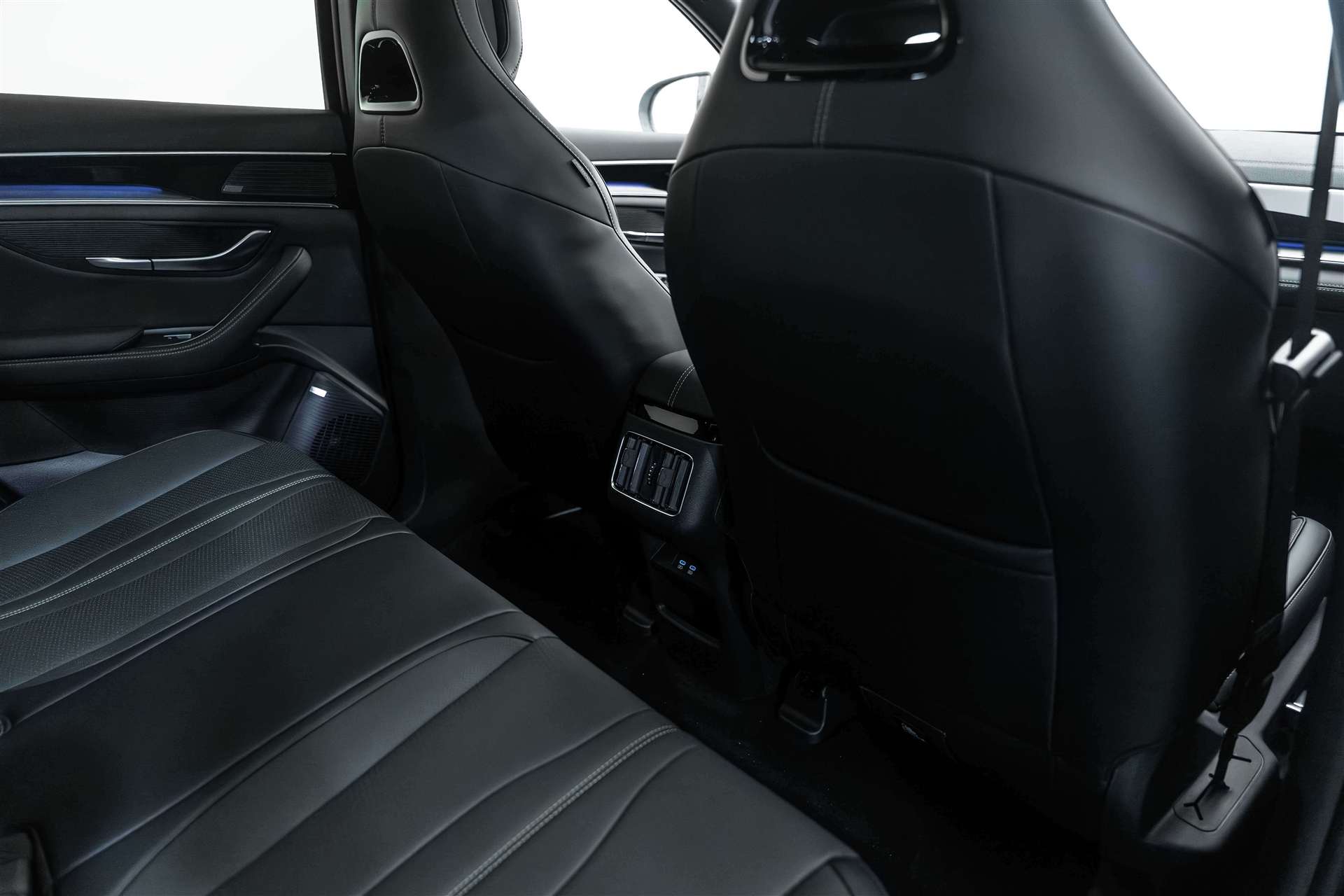 BYD Seal U DM-i PHEV Design AWD 324PS Automat-image-12