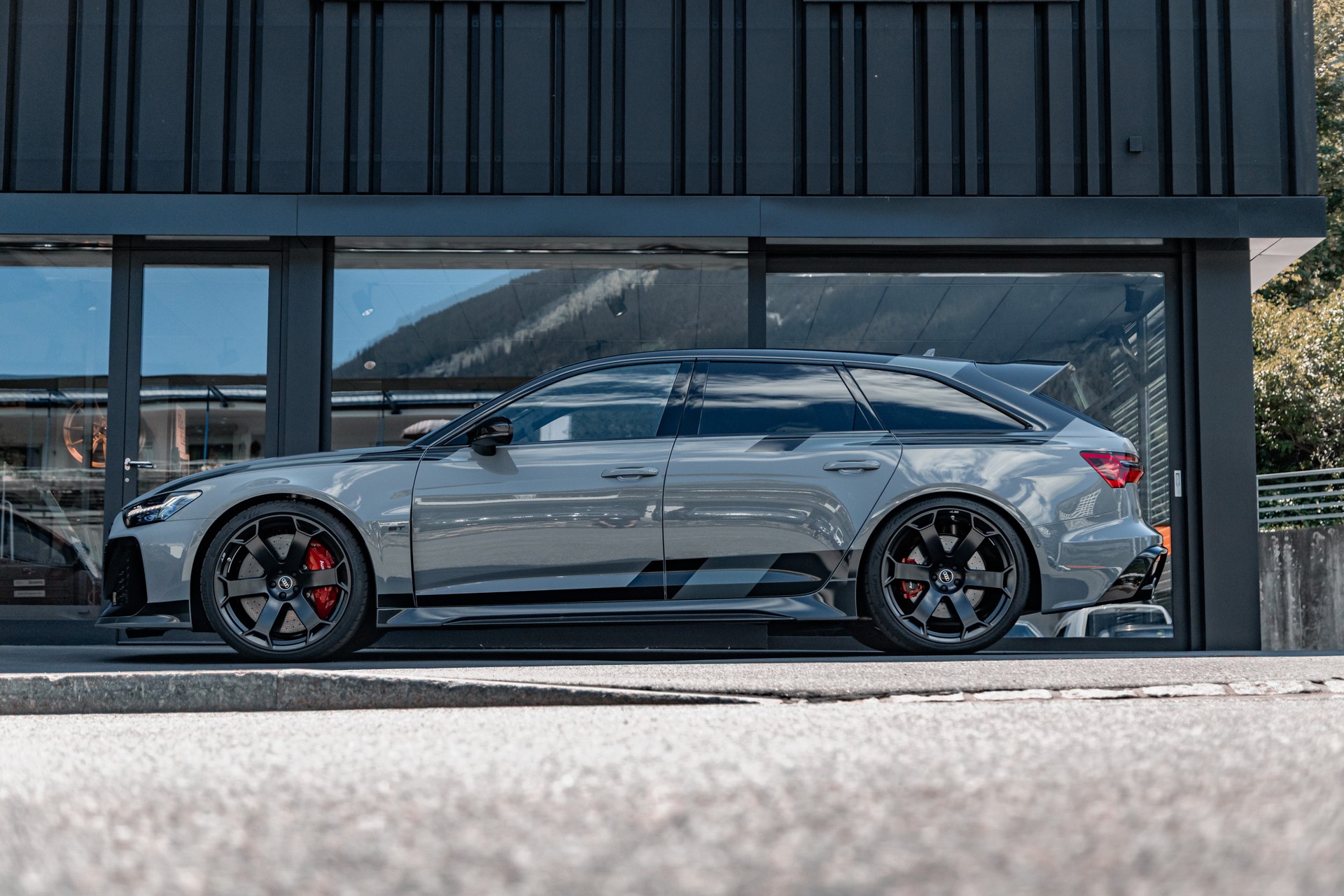 AUDI RS6 Avant GT 4.0 TFS quattro 1 of 660-image-25
