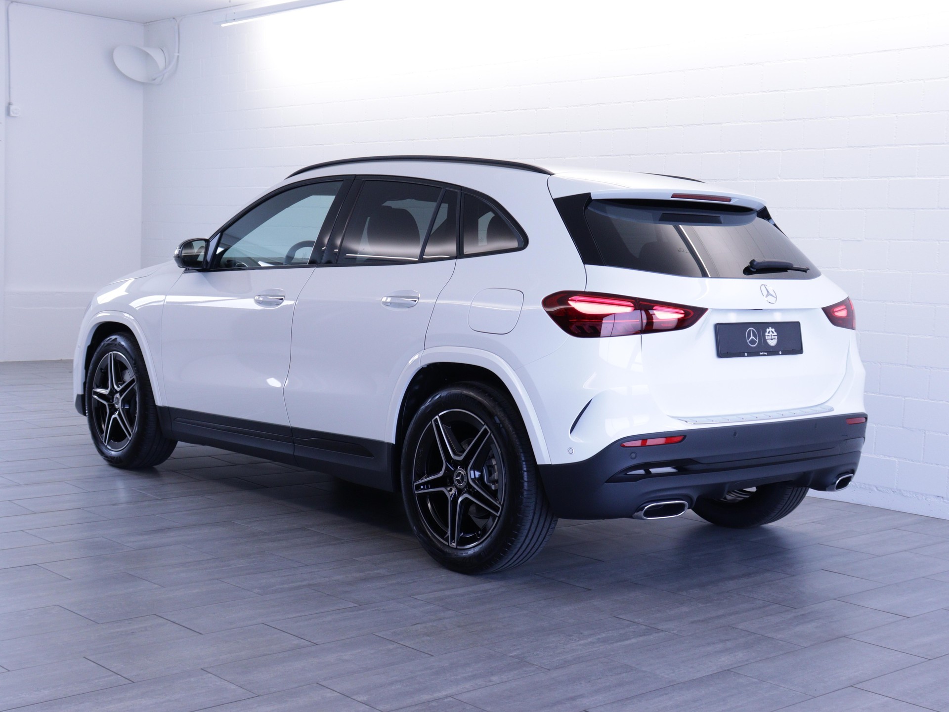 MERCEDES-BENZ GLA 200 Night Star AMG Line-showroom-element-3