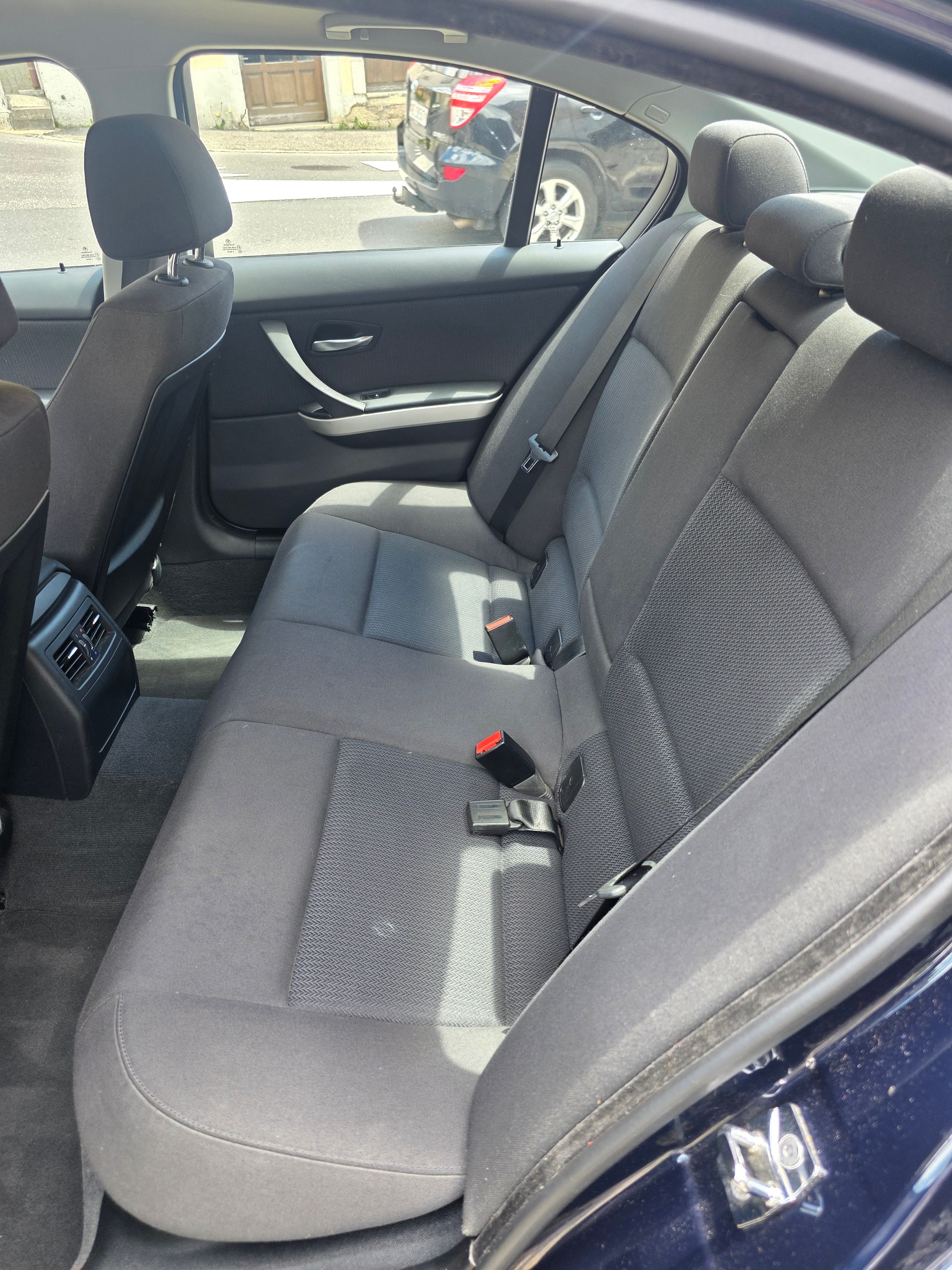 BMW 320d xDrive-image-10
