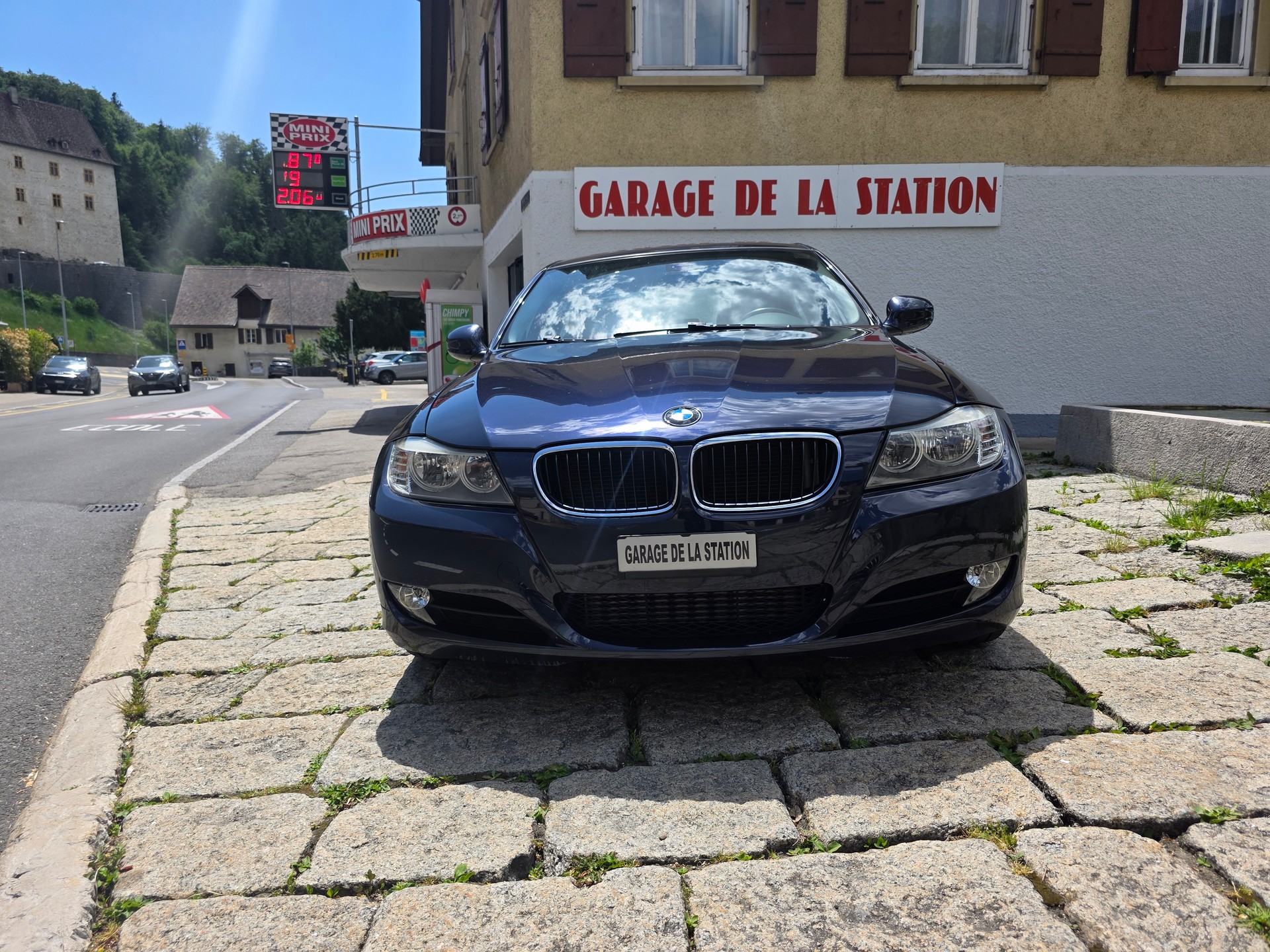 BMW 320d xDrive-image-1