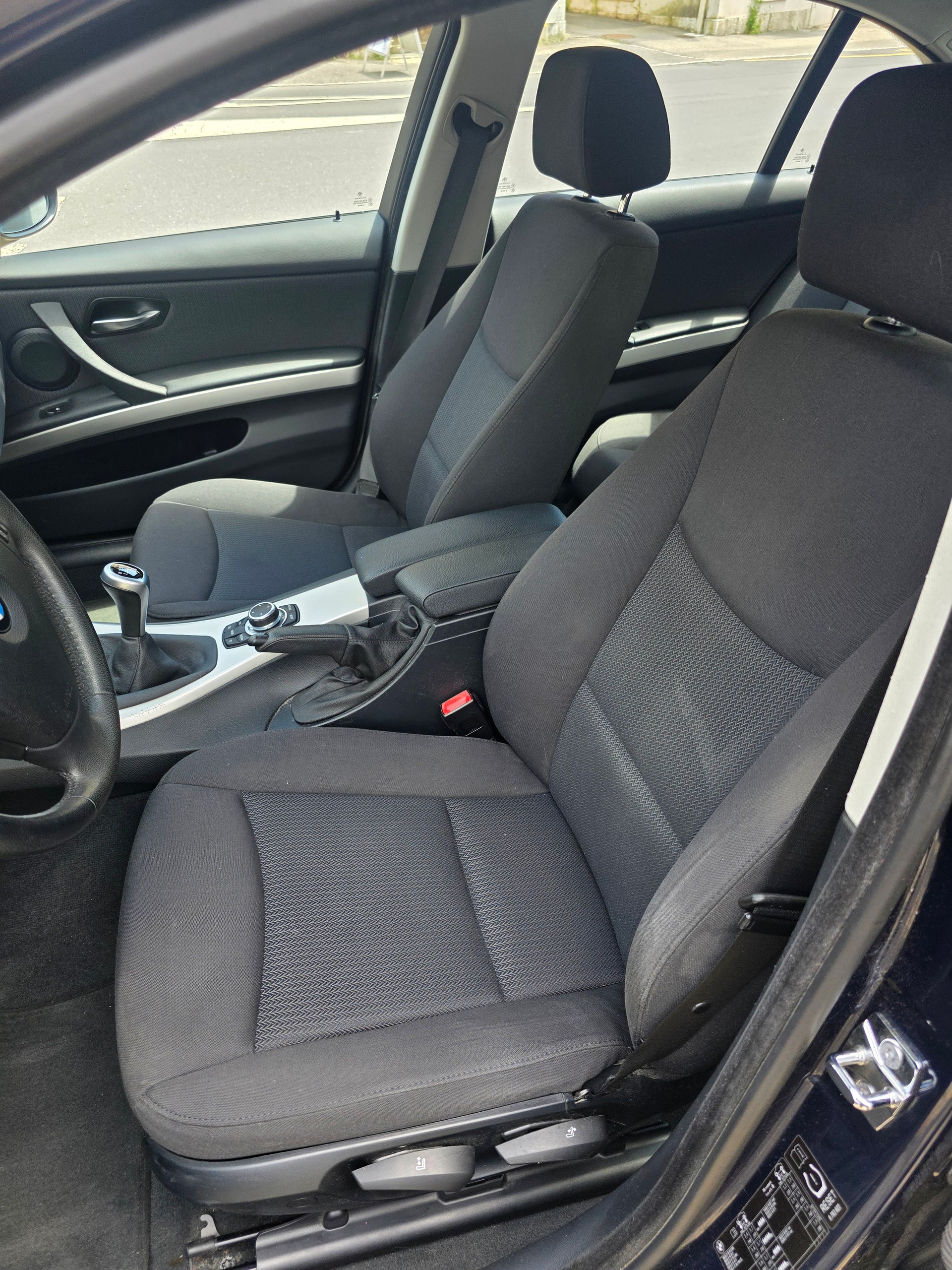 BMW 320d xDrive-image-9