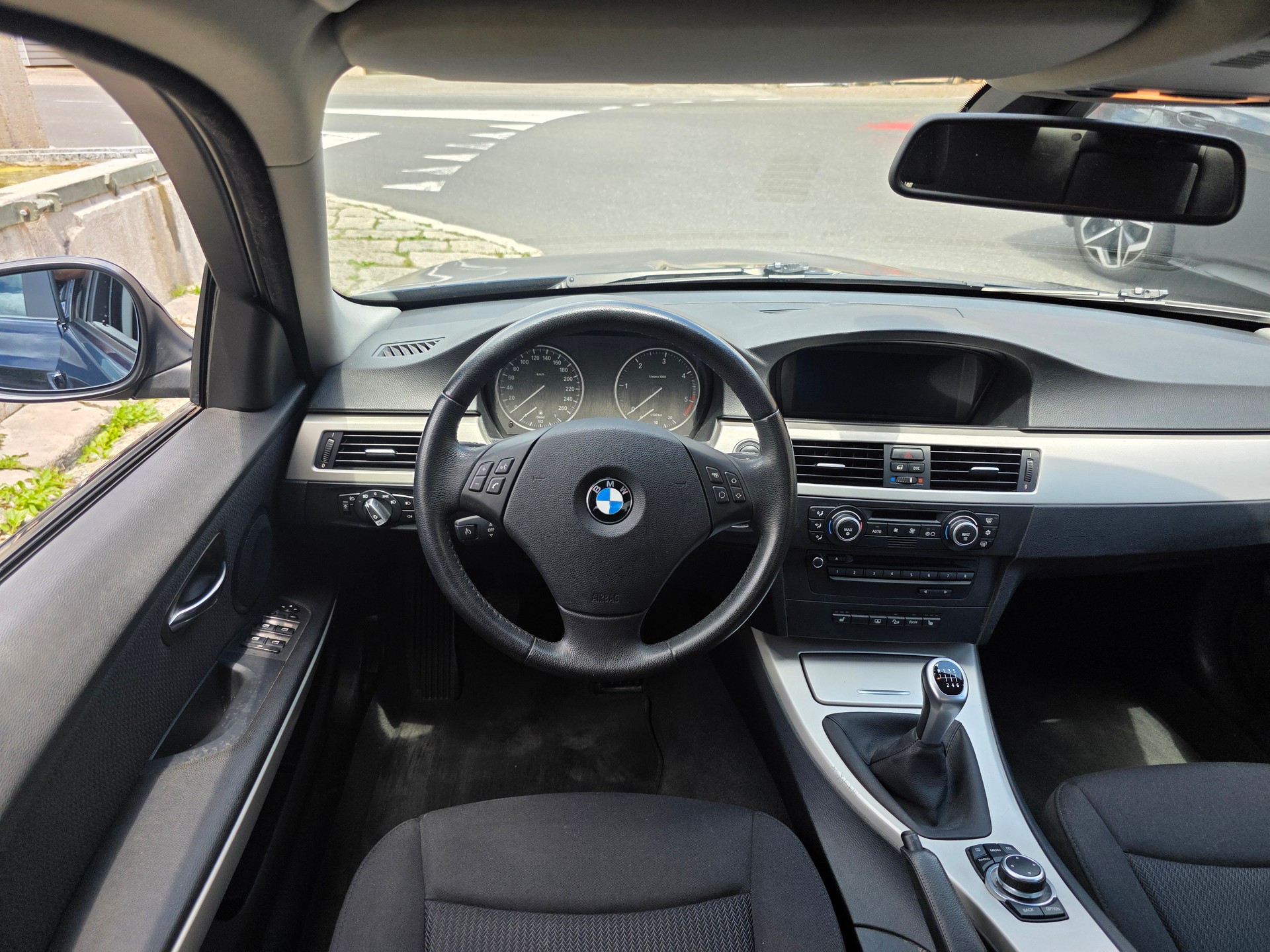 BMW 320d xDrive-image-7