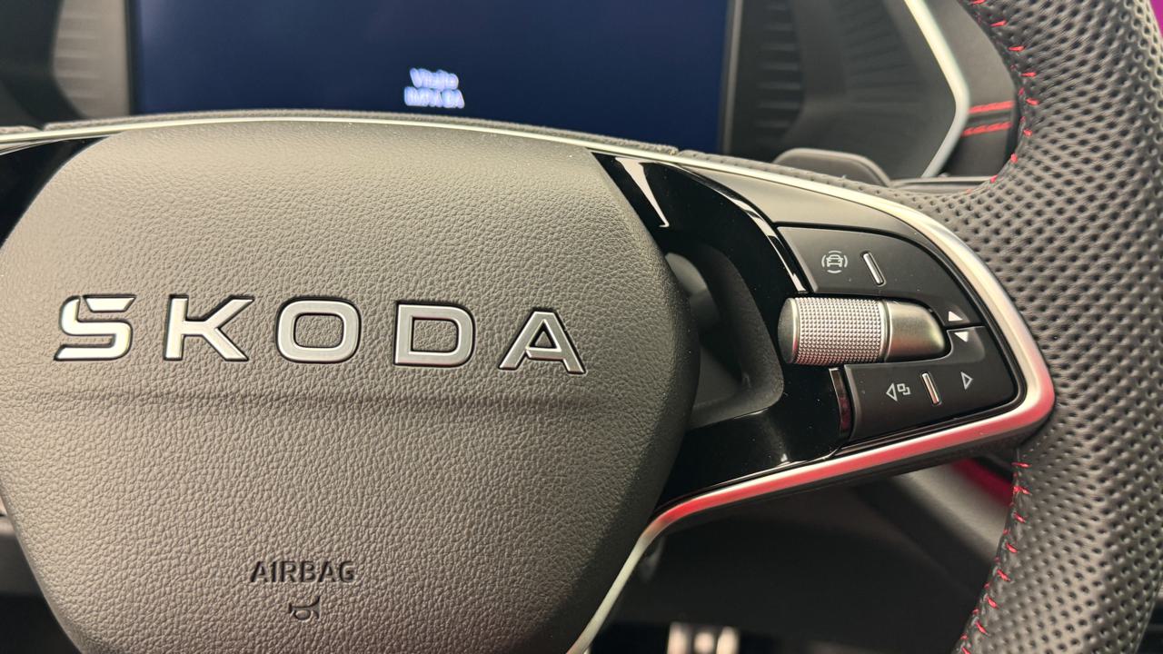 SKODA Octavia Combi 2.0 TSI DSG RS-image-9