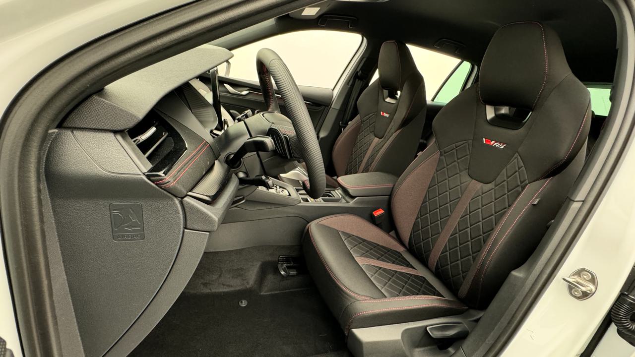 SKODA Octavia Combi 2.0 TSI DSG RS-image-4