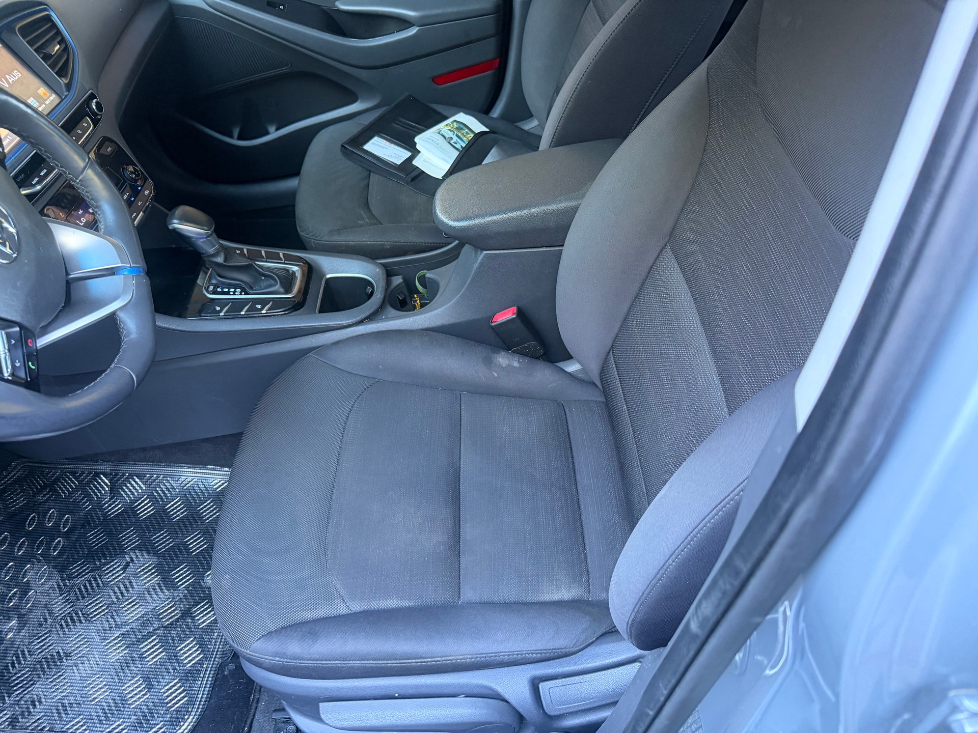 HYUNDAI Ioniq 1.6 GDi HEV Launch DCT-image-8