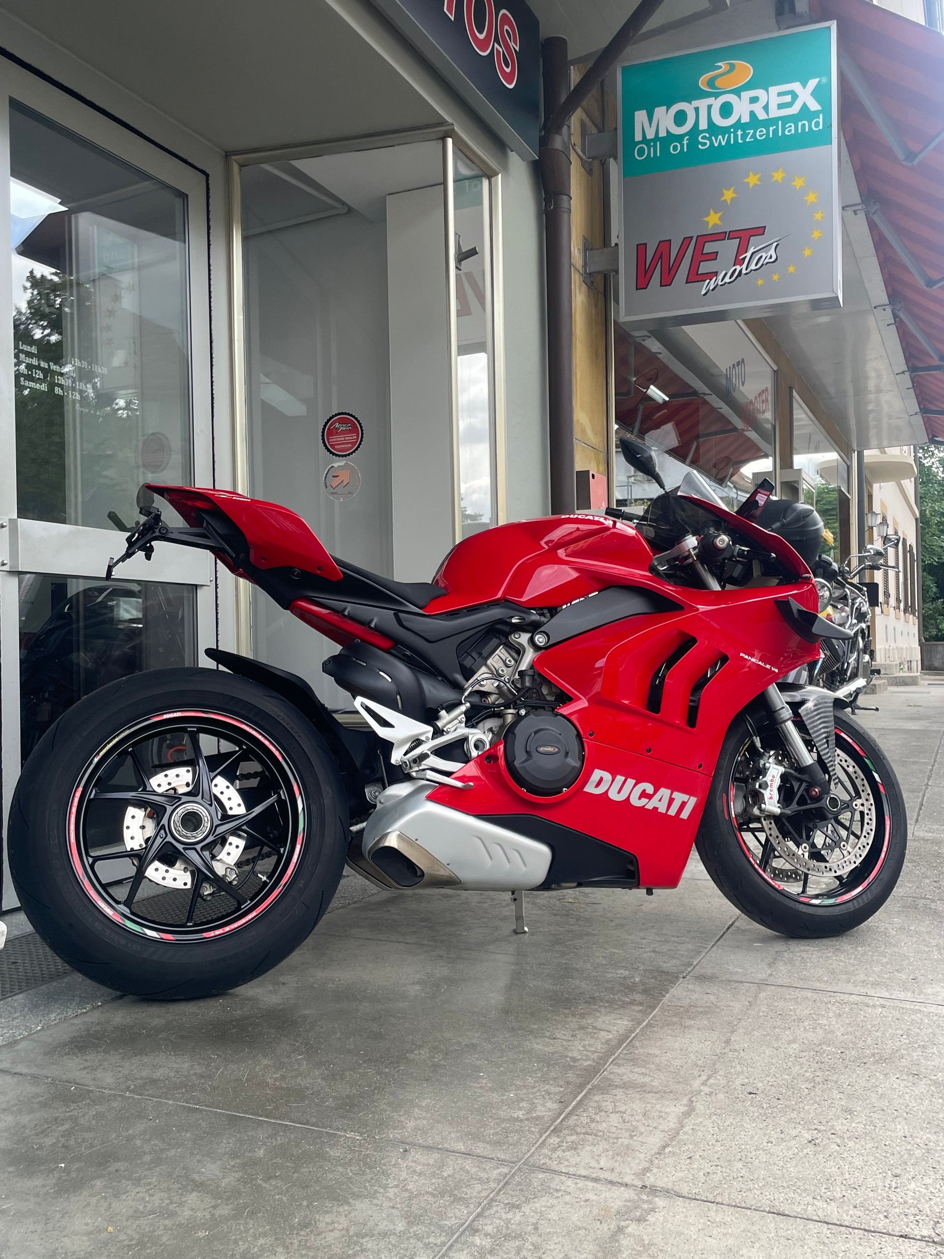 DUCATI Panigale V4-image-2