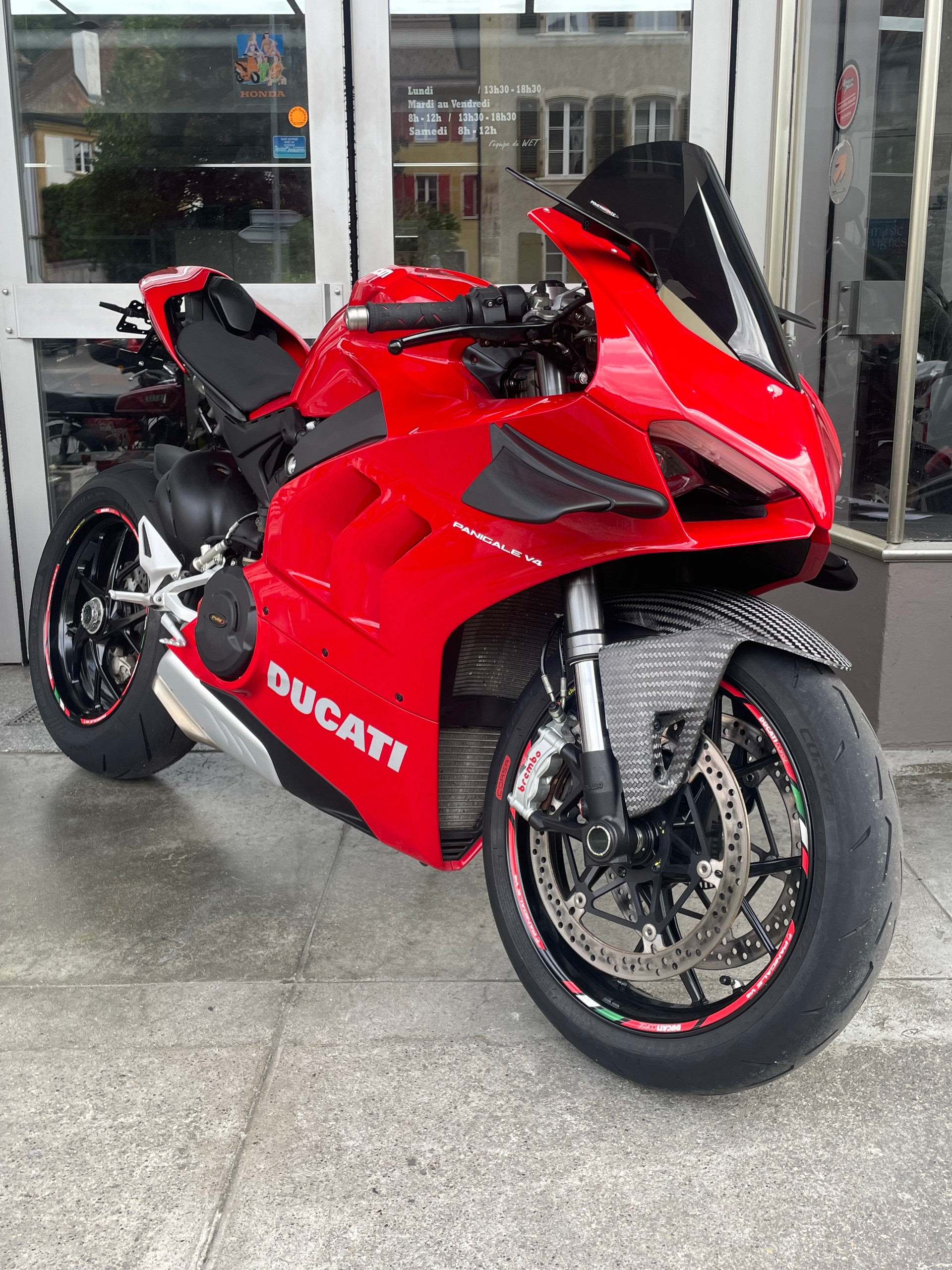 DUCATI Panigale V4-image-1