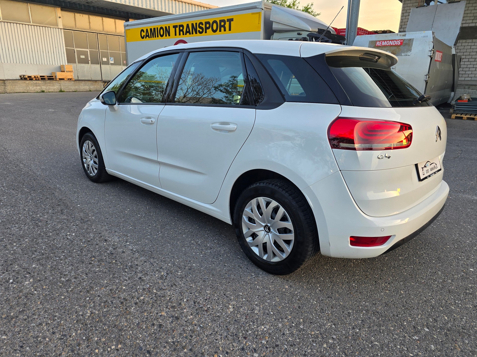 CITROEN C4 Picasso 1.6 BlueHDi Feel Edition EAT6-image-4