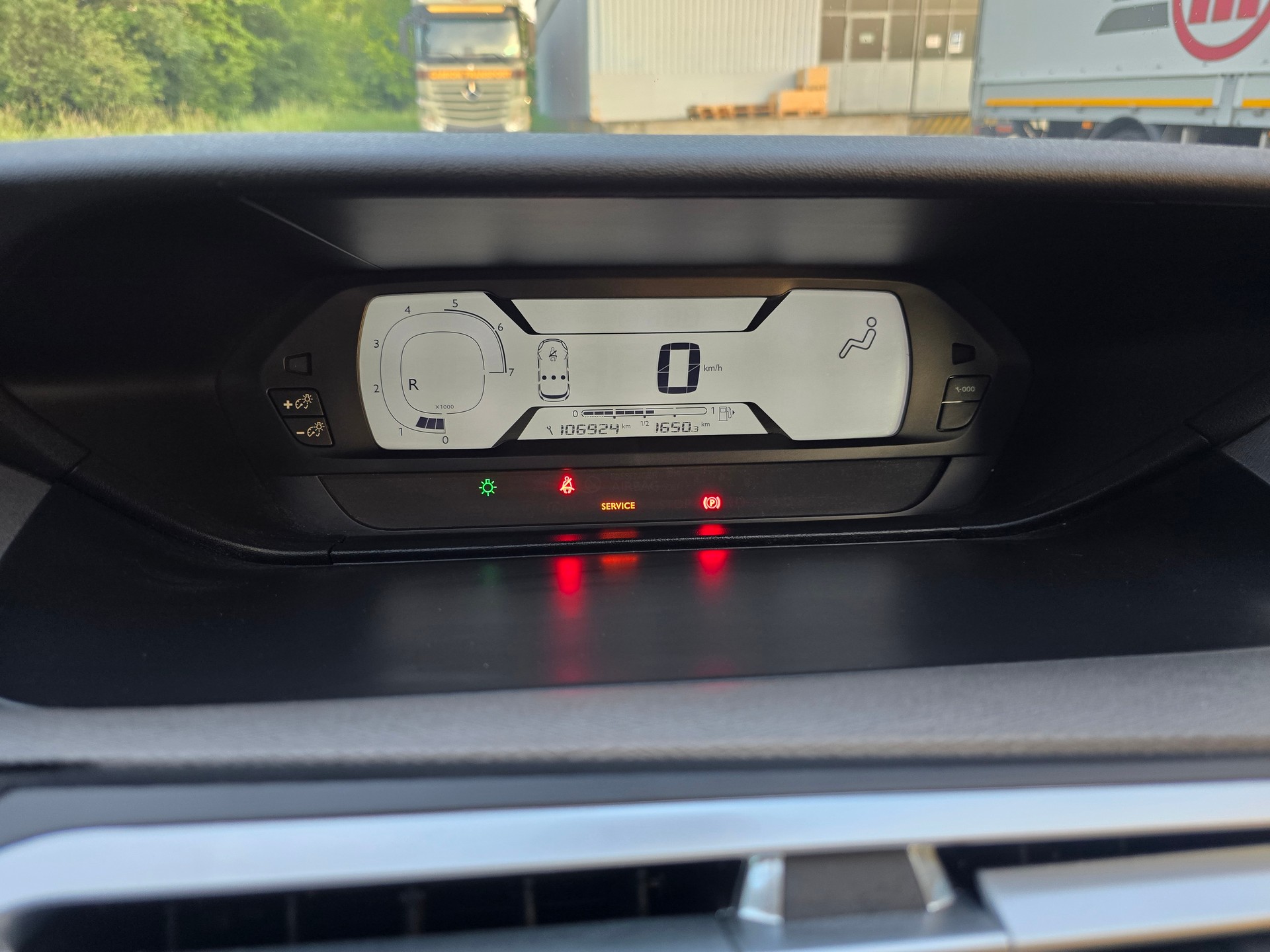 CITROEN C4 Picasso 1.6 BlueHDi Feel Edition EAT6-image-22