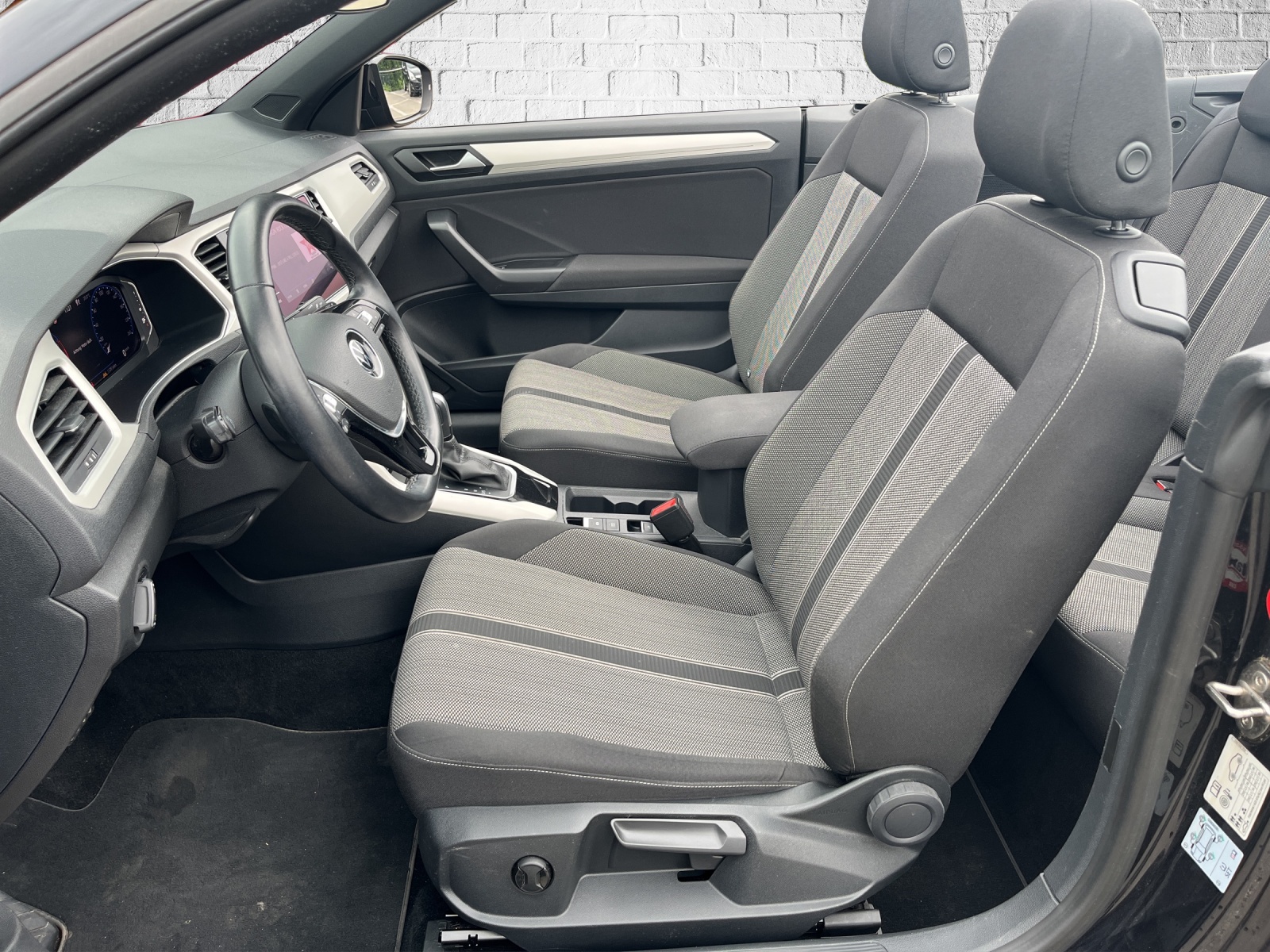 VW T-Roc Cabriolet 1.5 TSI EVO Advance DSG-image-9