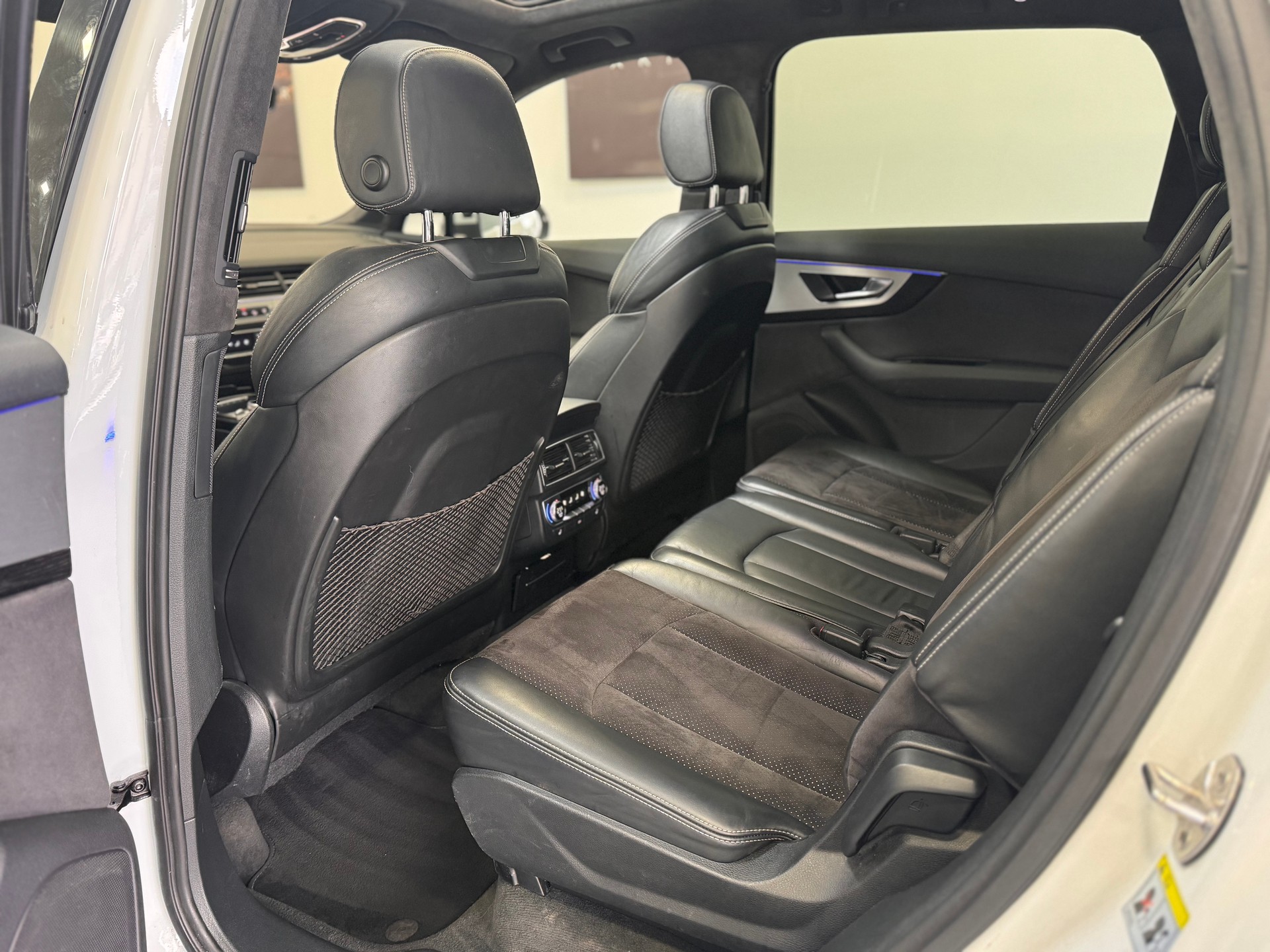 AUDI Q7 3.0 TDI quattro tiptronic *S-Line / Panorama / 7 Sitzer / Bose Soundsystem / AHK / Hinterachslenkung*-image-8