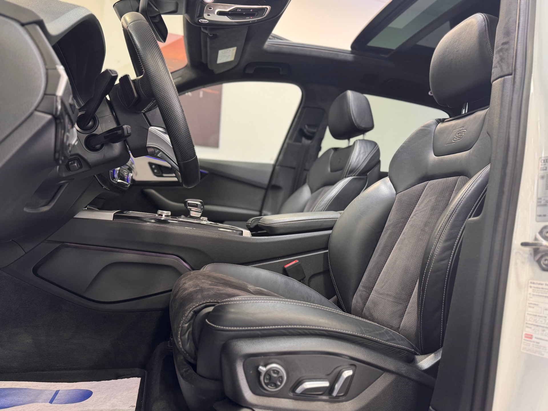 AUDI Q7 3.0 TDI quattro tiptronic *S-Line / Panorama / 7 Sitzer / Bose Soundsystem / AHK / Hinterachslenkung*-image-7