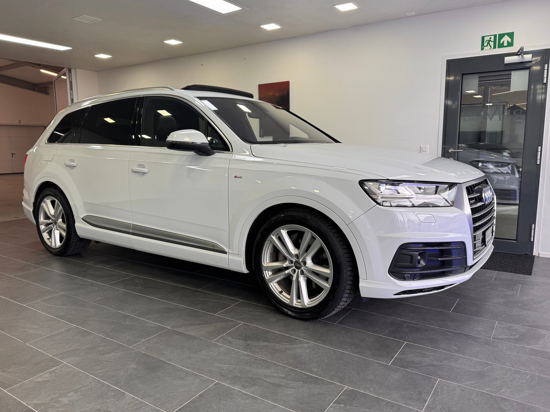 AUDI Q7 3.0 TDI quattro tiptronic *S-Line / Panorama / 7 Sitzer / Bose Soundsystem / AHK / Hinterachslenkung*-image-2