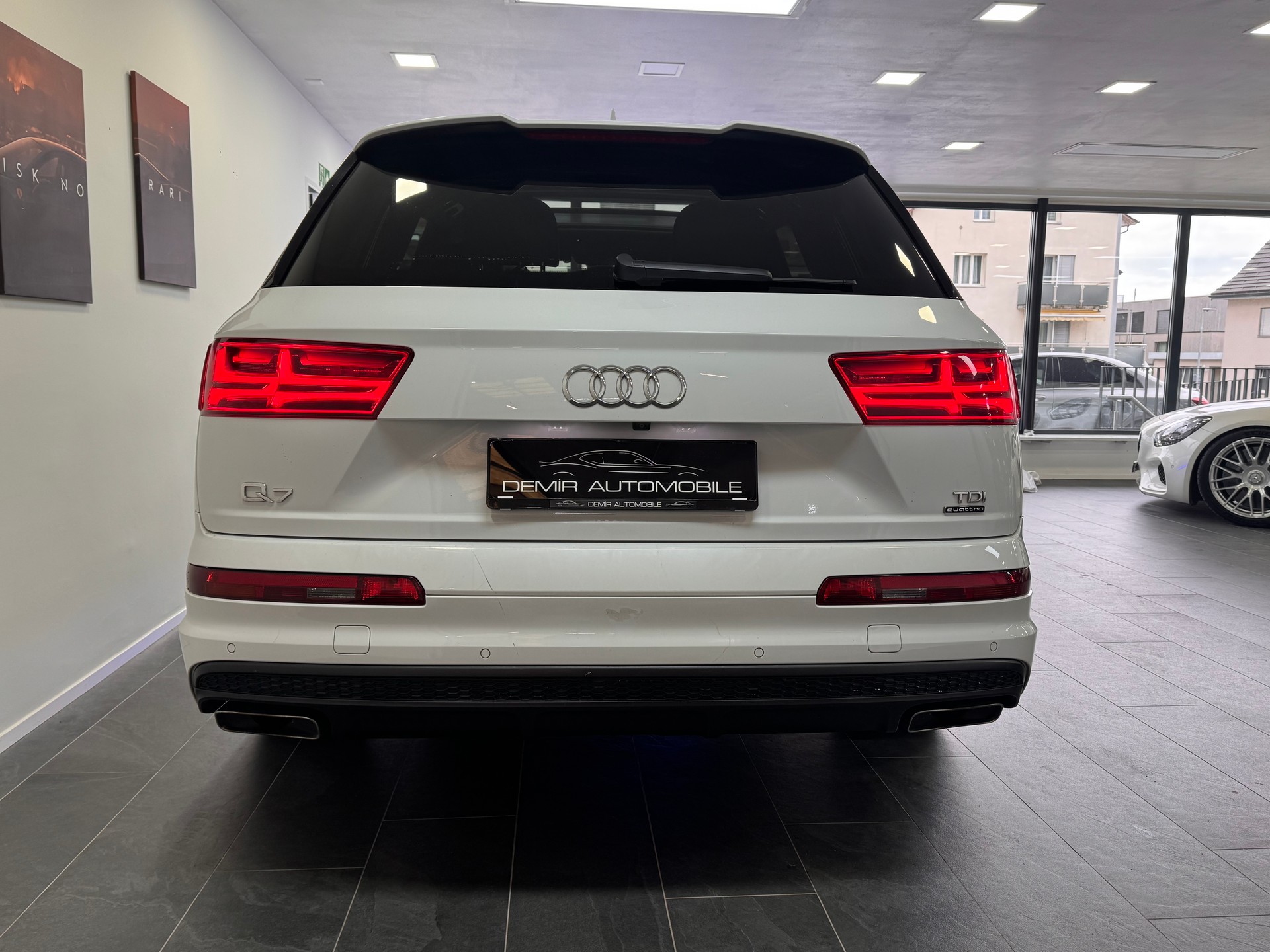 AUDI Q7 3.0 TDI quattro tiptronic *S-Line / Panorama / 7 Sitzer / Bose Soundsystem / AHK / Hinterachslenkung*-image-4