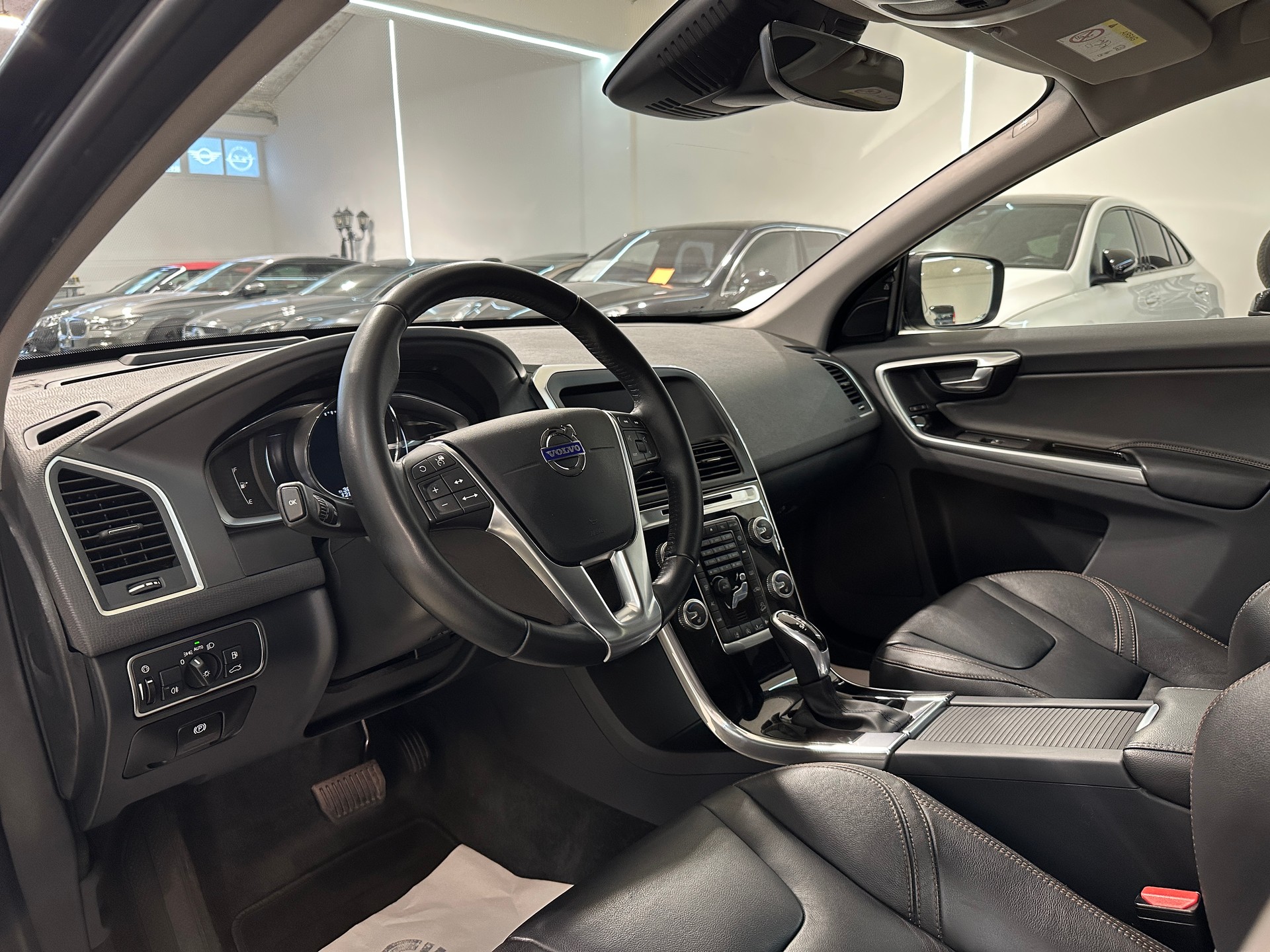 VOLVO XC60 T5 AWD Summum Geartronic-showroom-element-1
