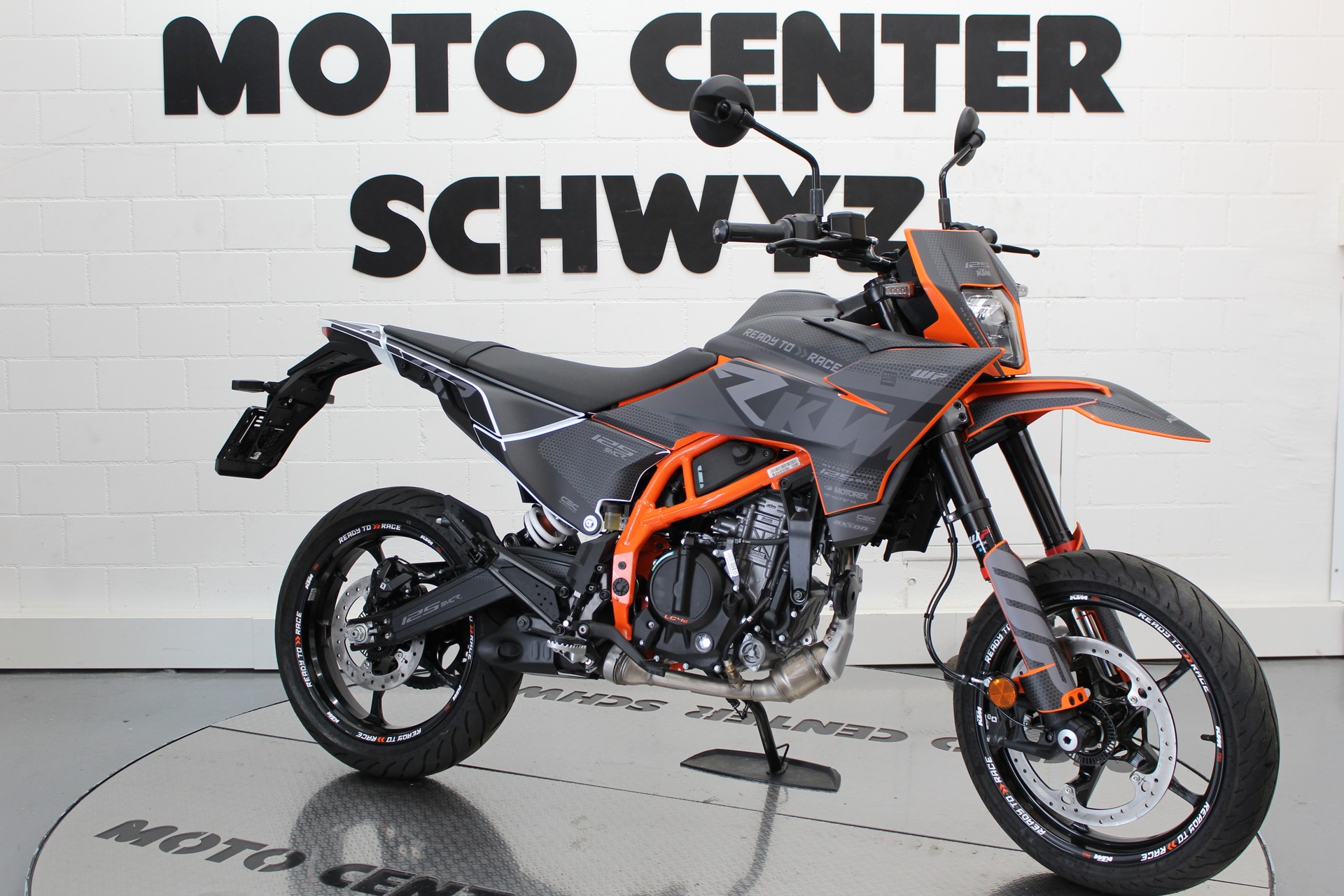 KTM 125 SMC R-showroom-element-1