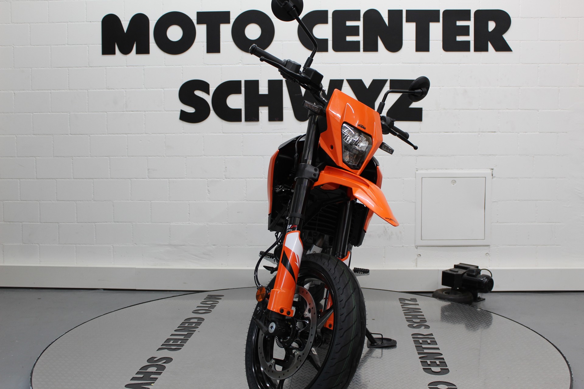KTM 125 SMC R-image-2