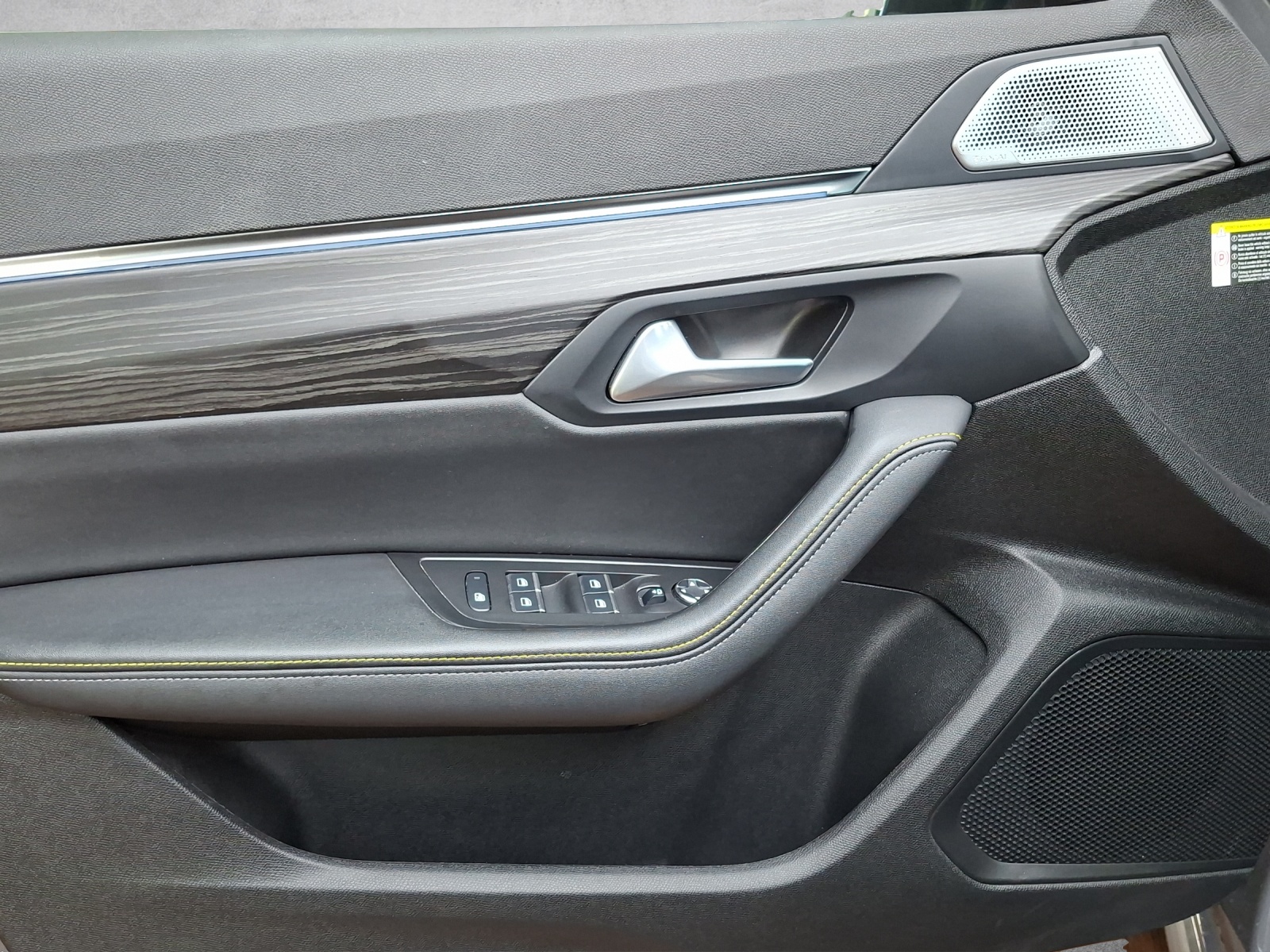 PEUGEOT 508 SW 1.6 Plug-in Hybrid4 PSE-image-10