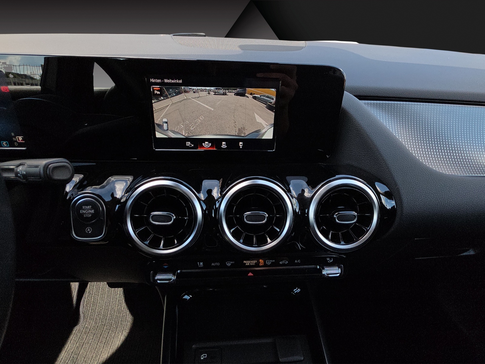 MERCEDES-BENZ GLA 220d 4Matic Progressive 8G-DCT-image-10
