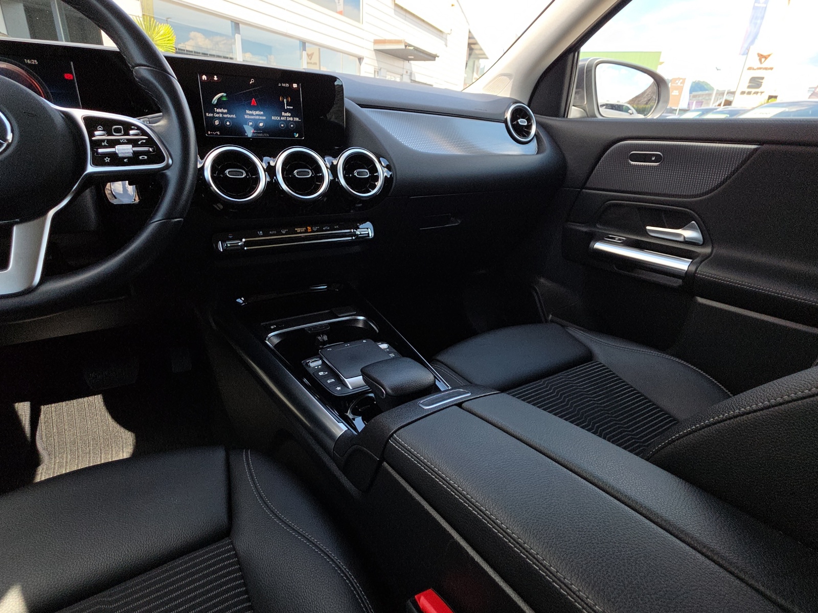 MERCEDES-BENZ GLA 220d 4Matic Progressive 8G-DCT-image-12