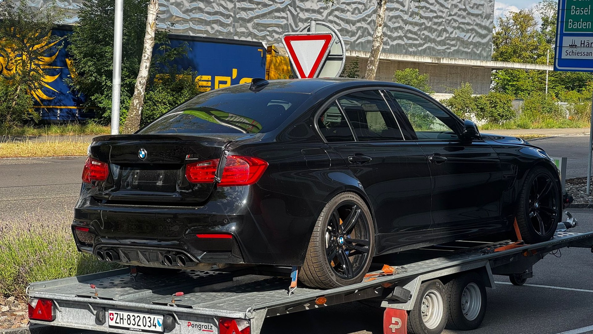 BMW M3-image-3
