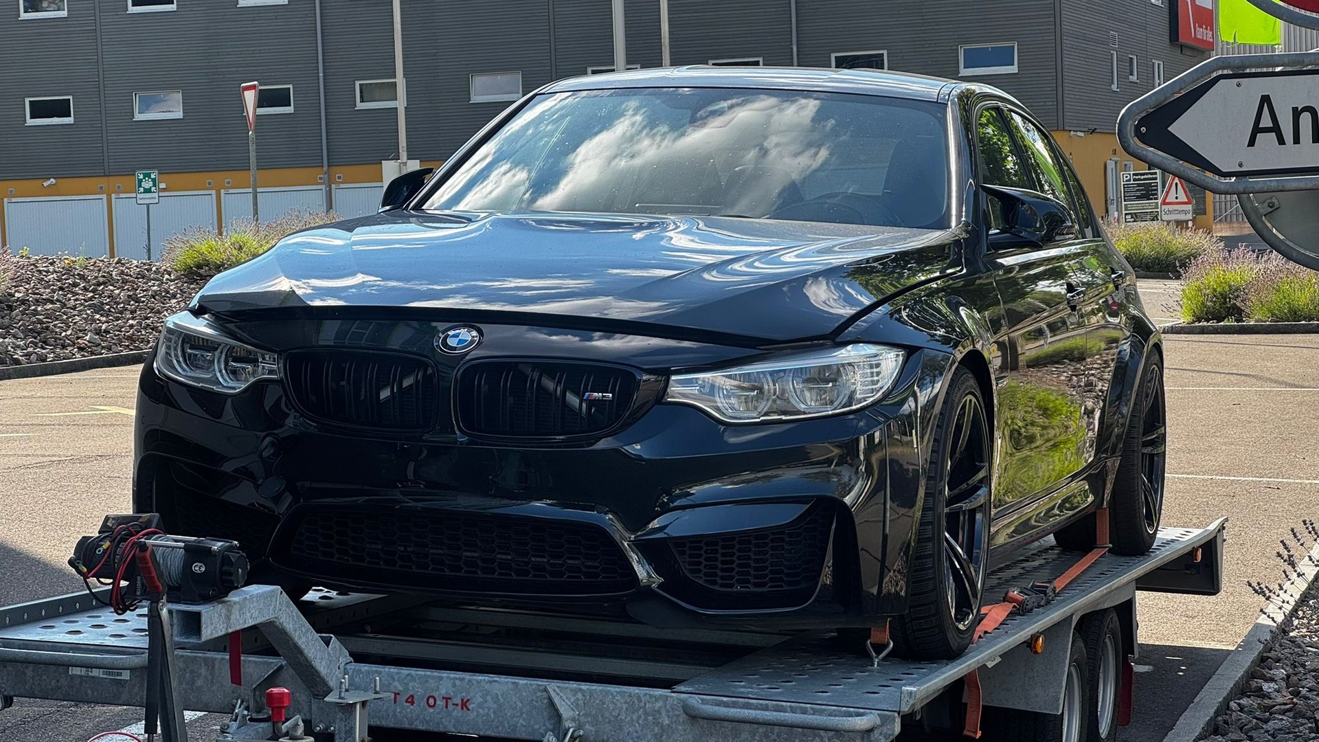 BMW M3-image-2