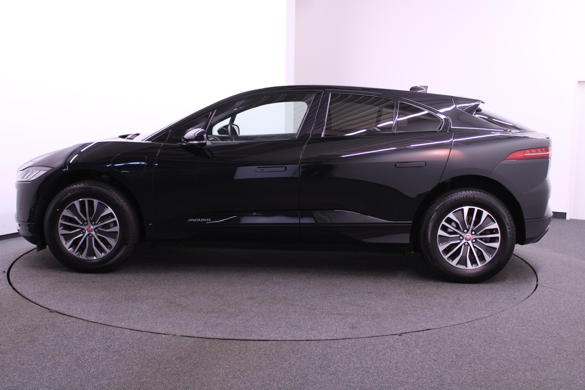 JAGUAR I-Pace EV400 S AWD-image-4