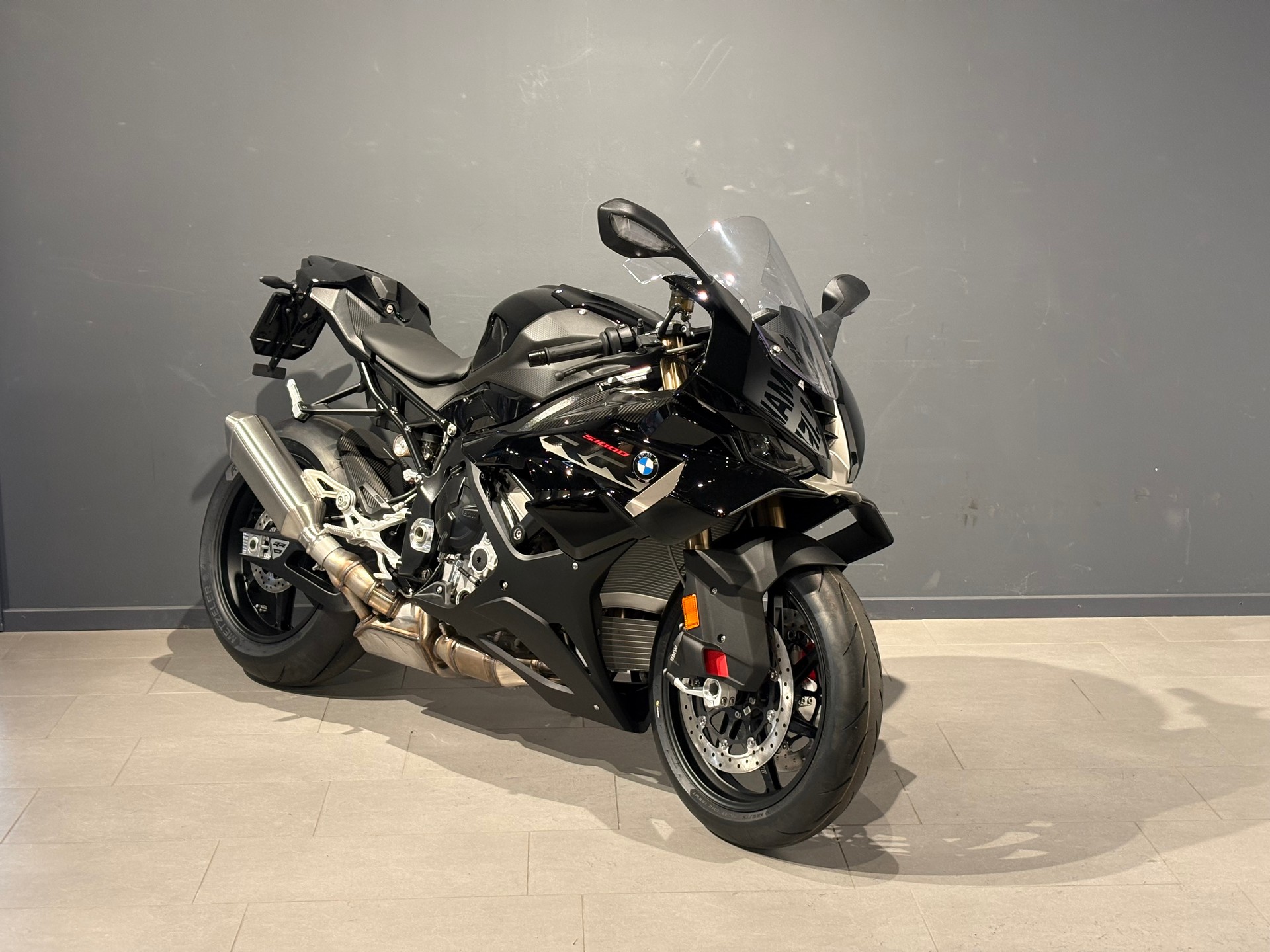 BMW S 1000 RR-image-1
