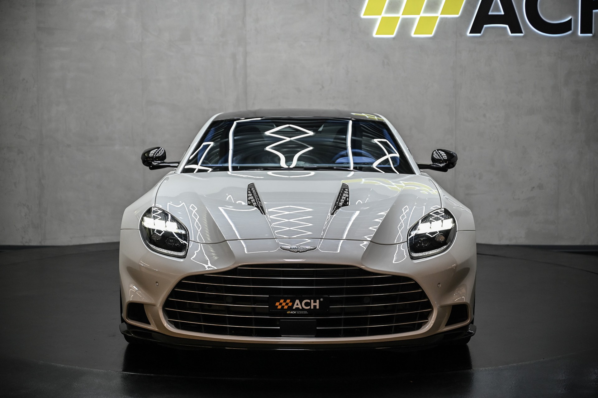 ASTON MARTIN Vanquish 5.2 V12 Bi-Turbo-showroom-element-1
