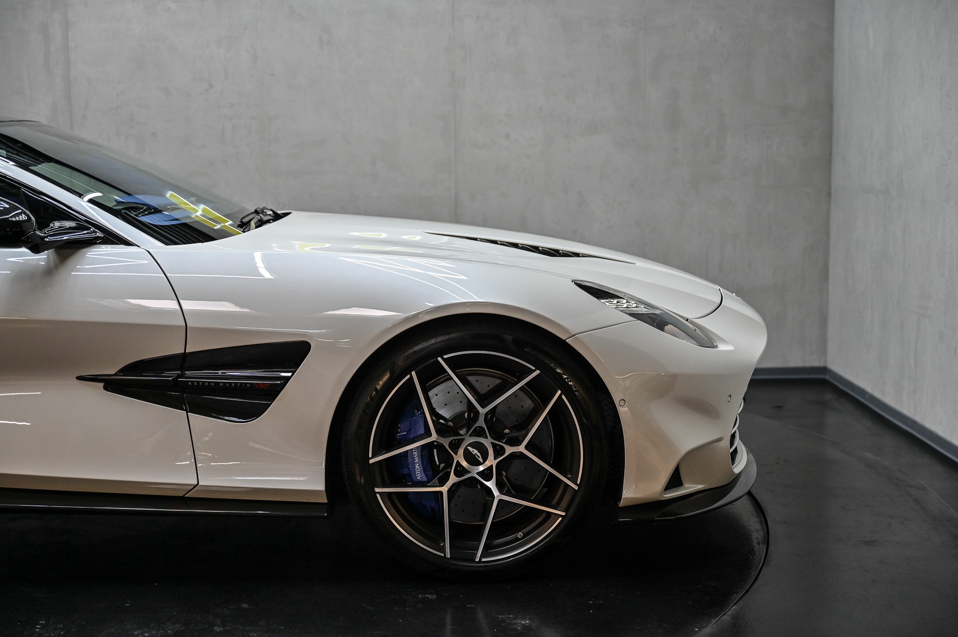 ASTON MARTIN Vanquish 5.2 V12 Bi-Turbo-image-12