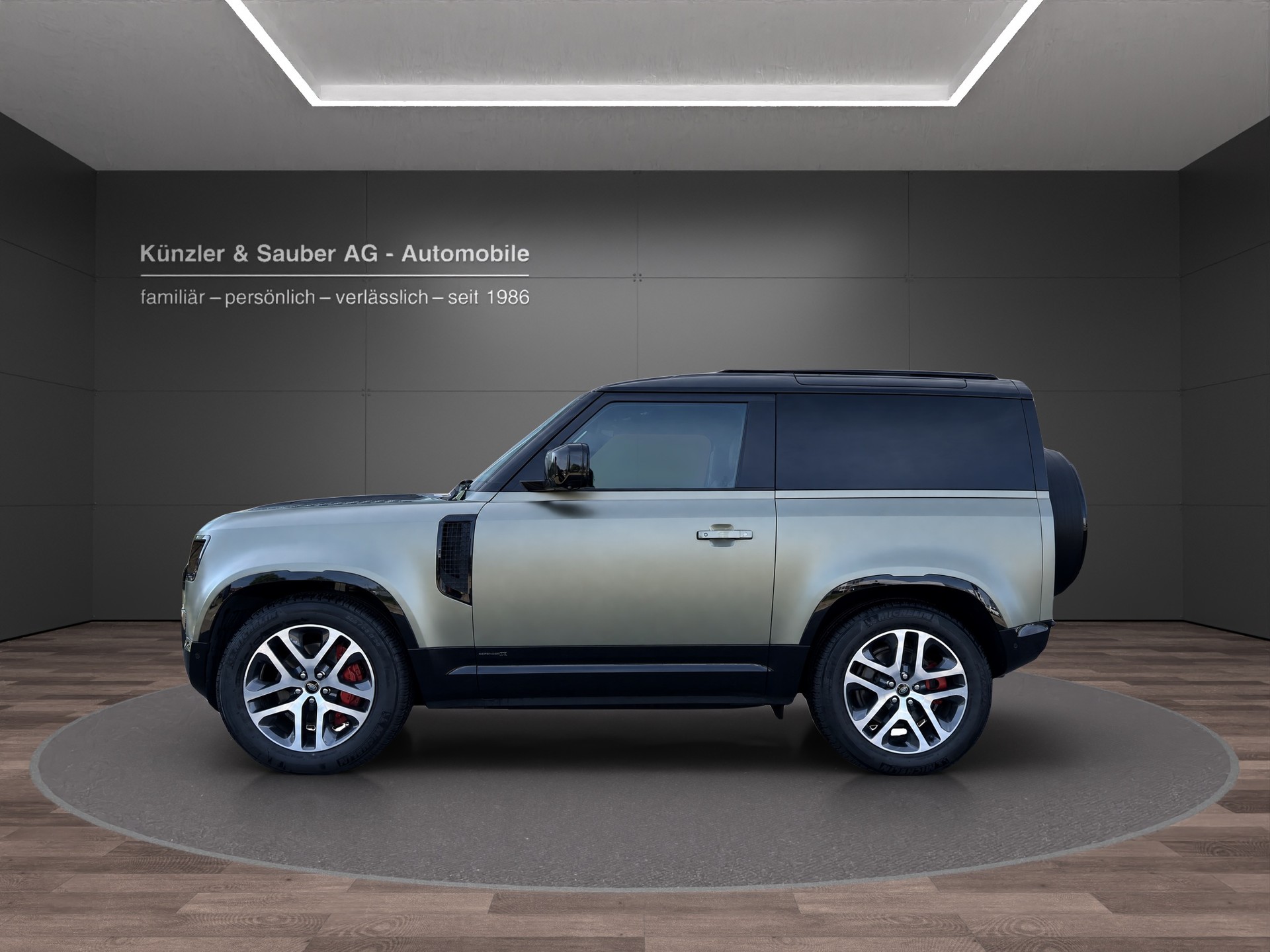 LAND ROVER Defender 90 3.0D I6 300 X AT8-showroom-element-1
