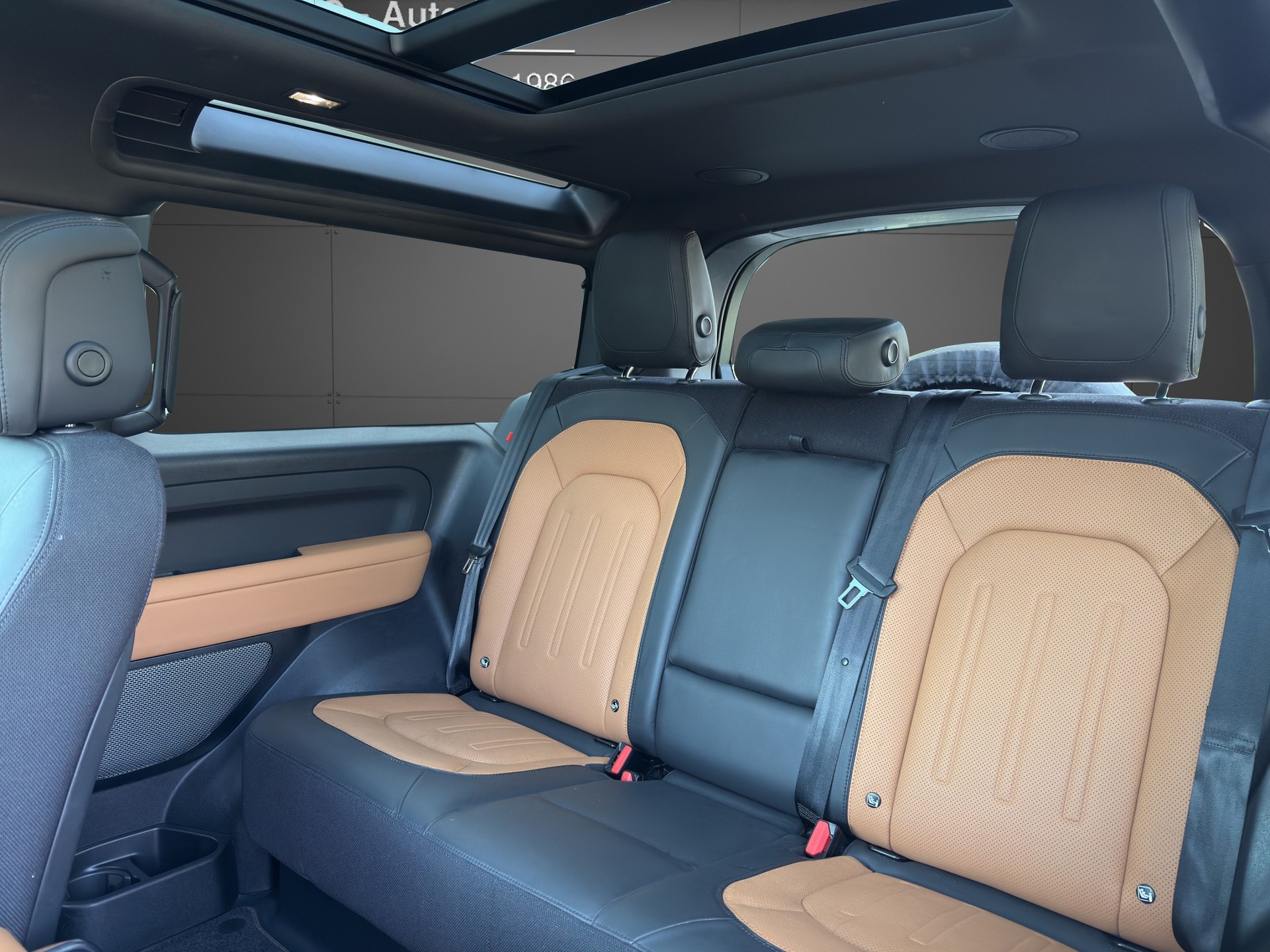 LAND ROVER Defender 90 3.0D I6 300 X AT8-image-6