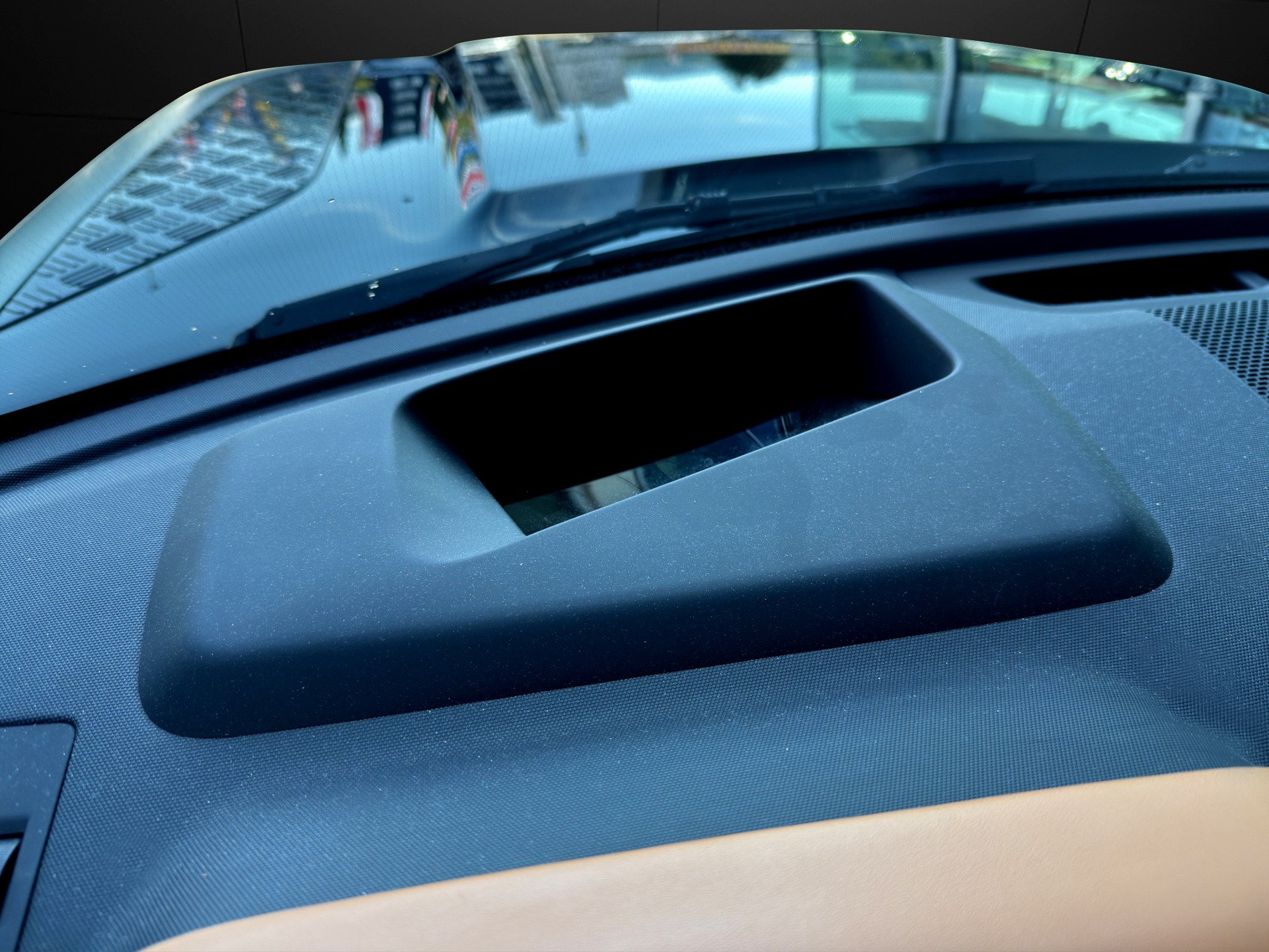 LAND ROVER Defender 90 3.0D I6 300 X AT8-image-10
