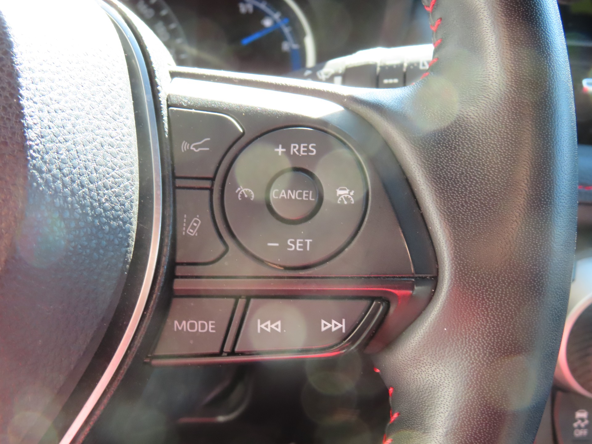 TOYOTA RAV4 2.5 Plug-In-Hybrid Platinum-image-12