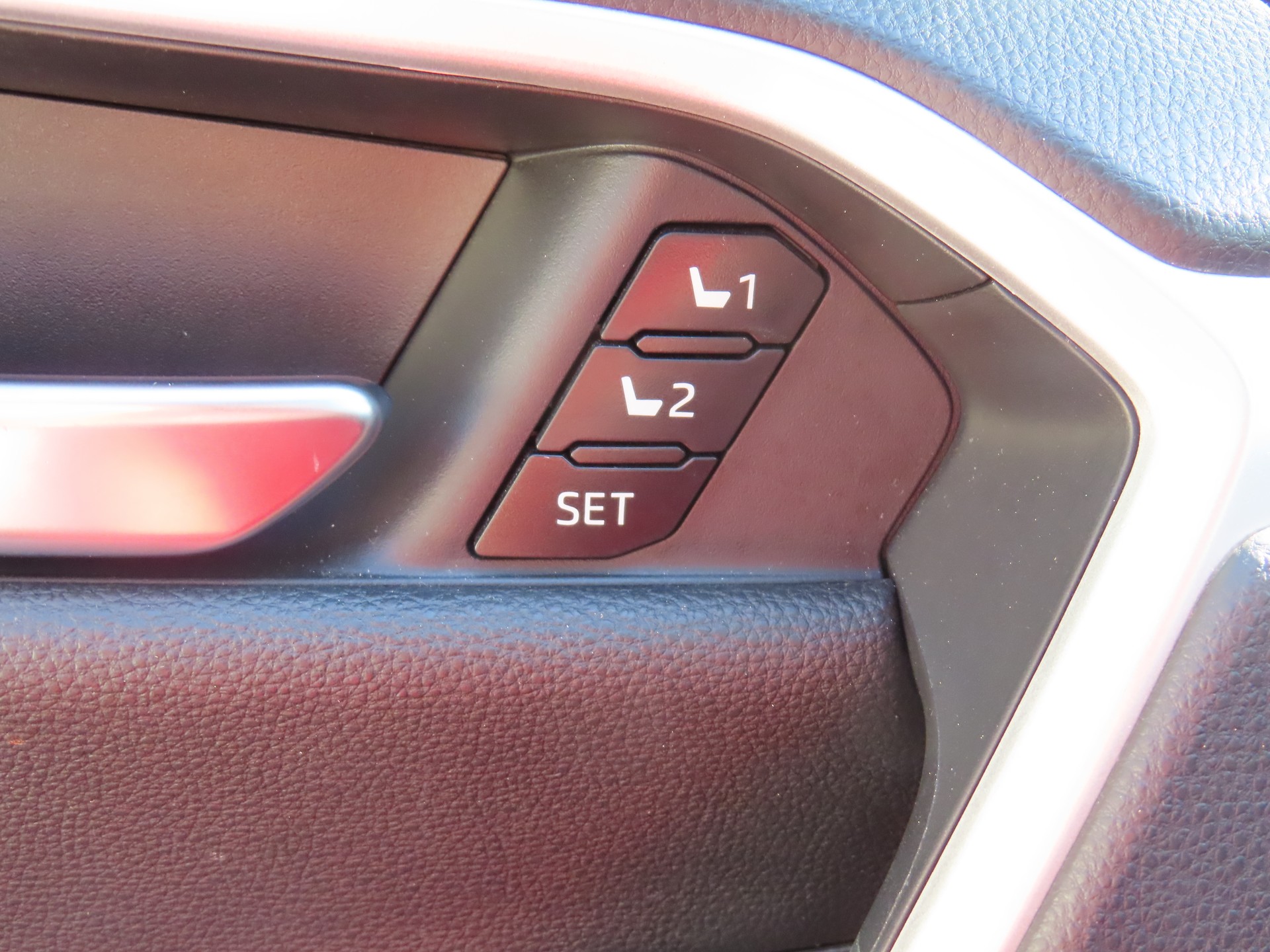 TOYOTA RAV4 2.5 Plug-In-Hybrid Platinum-image-15