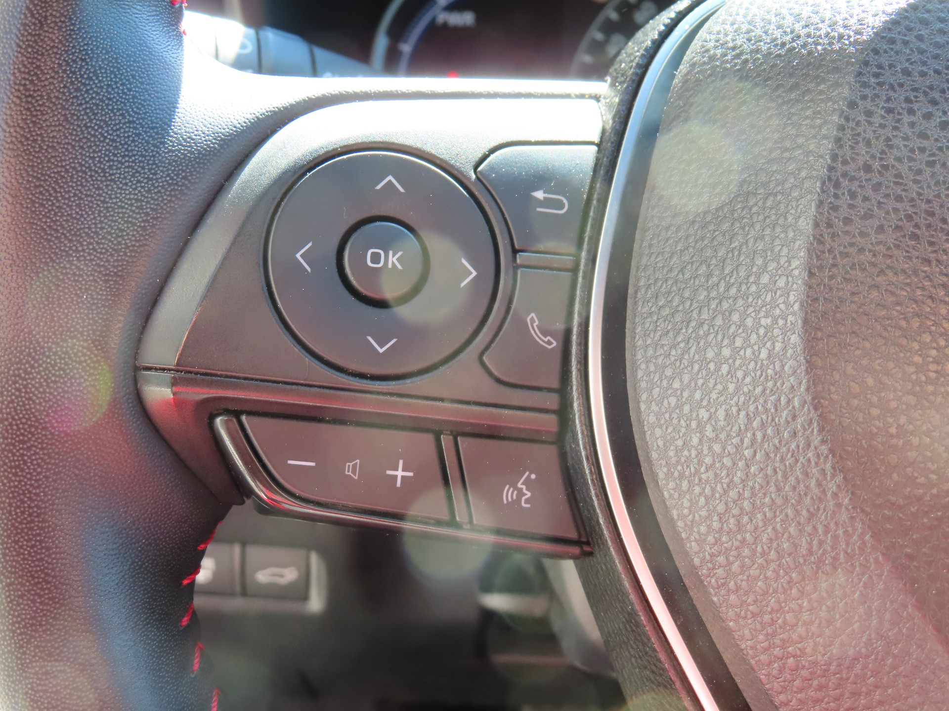 TOYOTA RAV4 2.5 Plug-In-Hybrid Platinum-image-13