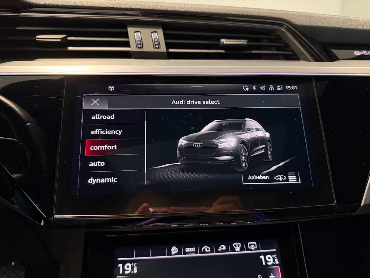 AUDI e-tron S quattro-image-8