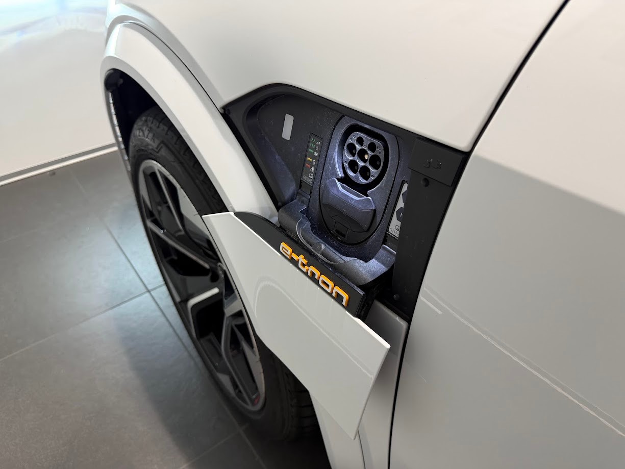 AUDI e-tron S quattro-image-12
