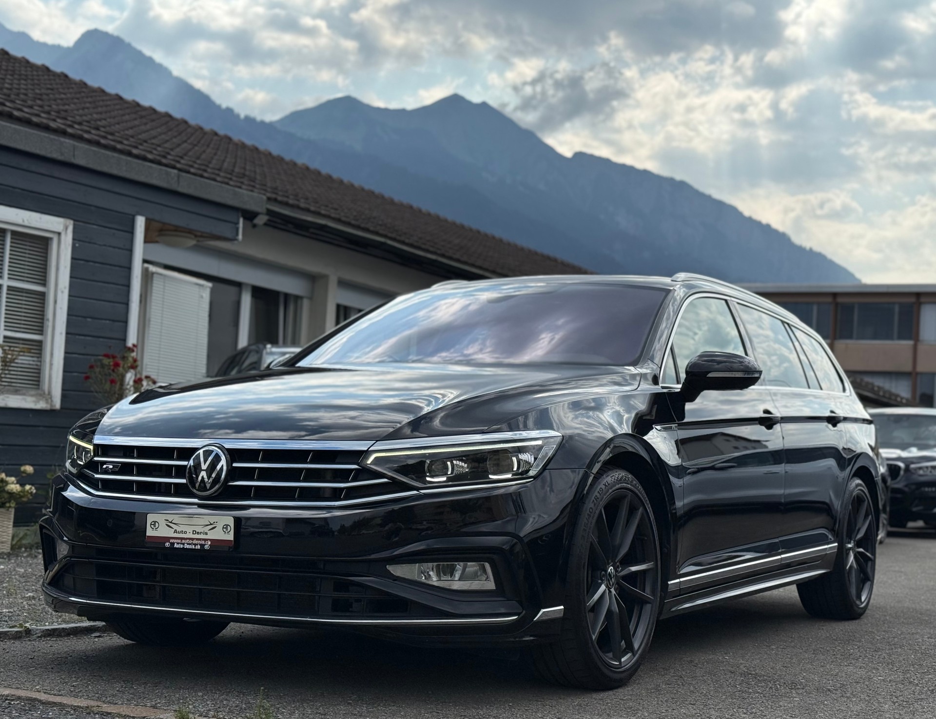 VW Passat Variant 2.0 TSI Elegance DSG 4m *R-Line*-showroom-element-1