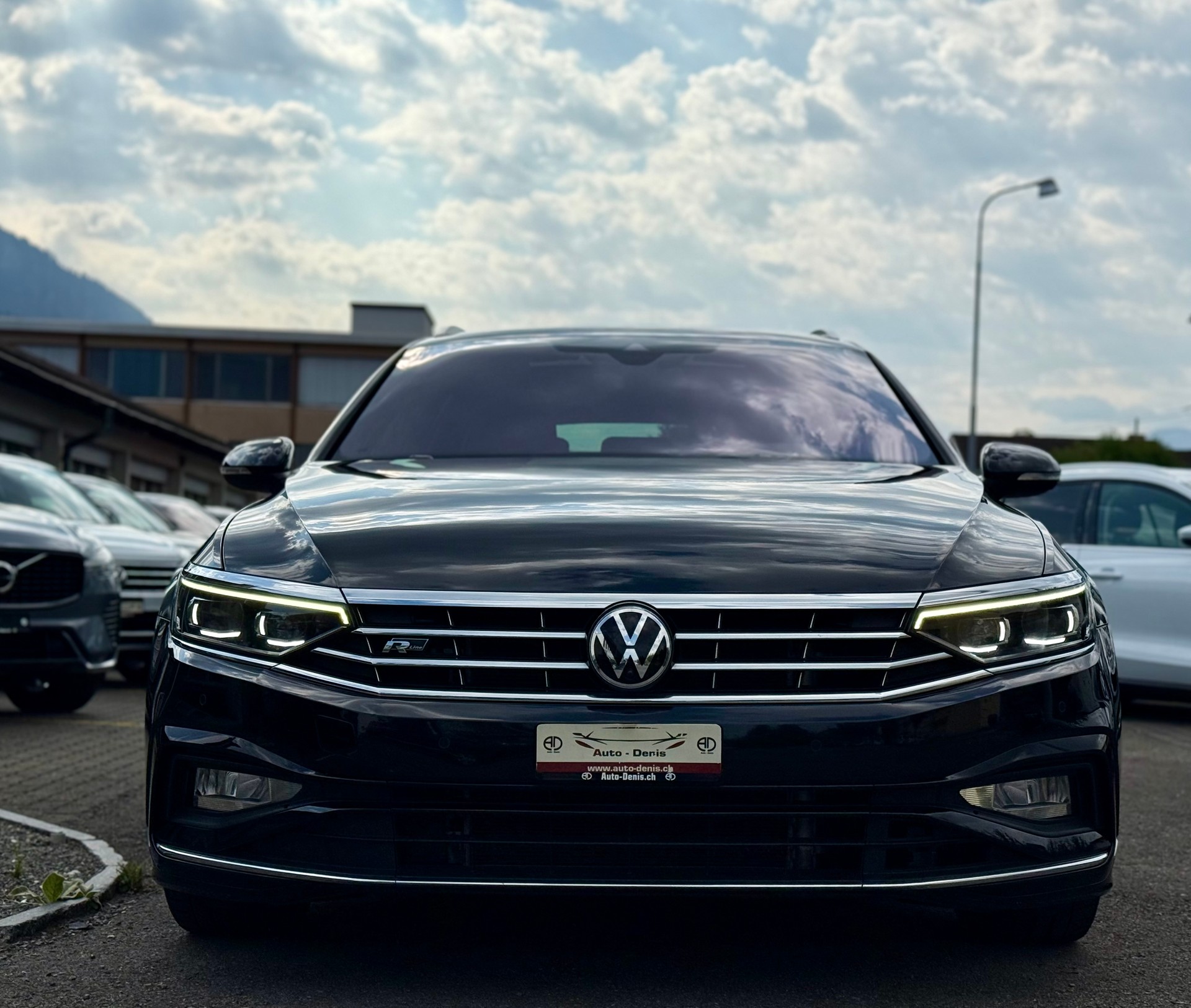 VW Passat Variant 2.0 TSI Elegance DSG 4m *R-Line*-showroom-element-2