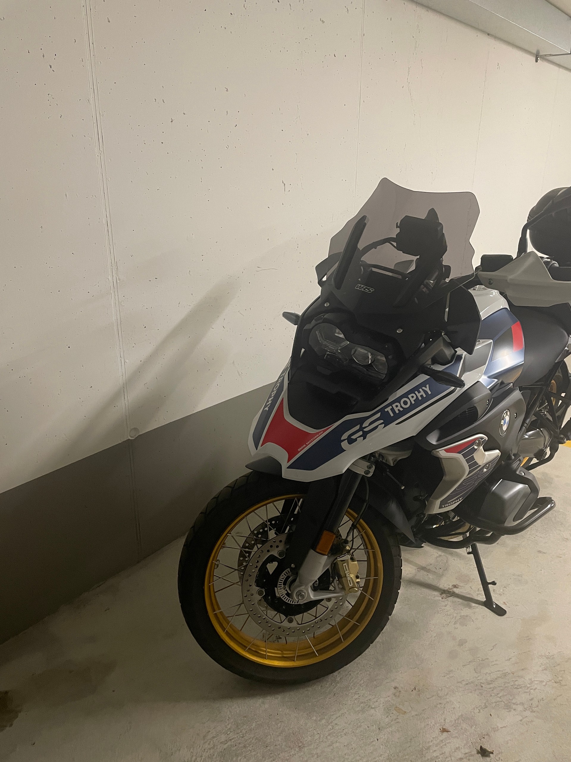 BMW R 1250 GS-image-1