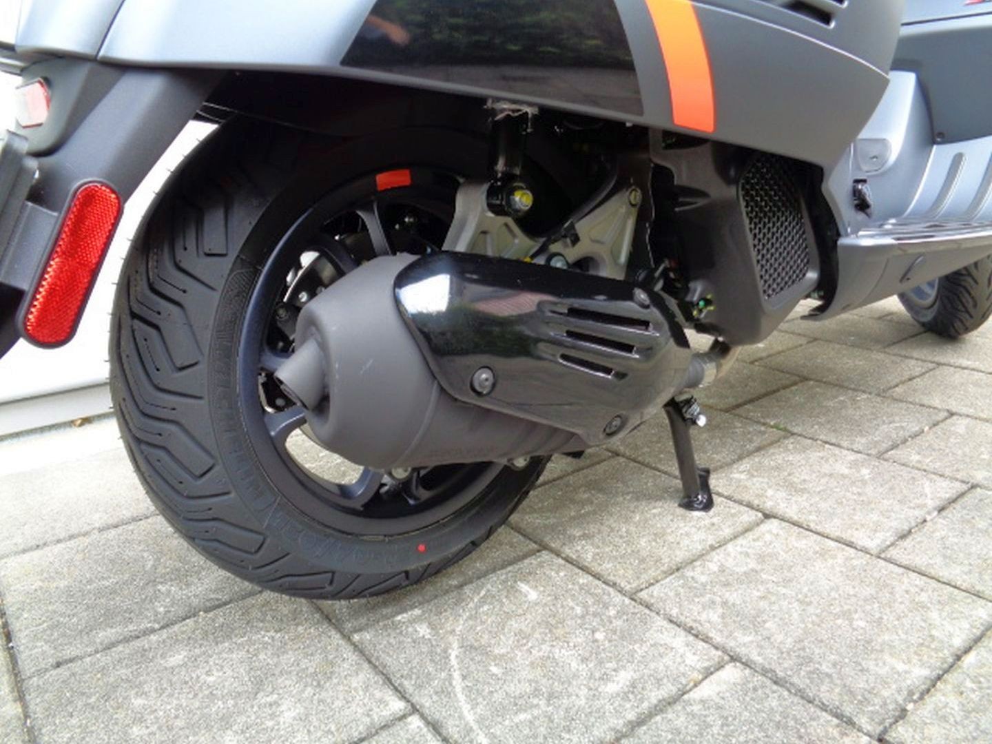 PIAGGIO VESPA GTS 125 RST SUPER SPORT-image-8