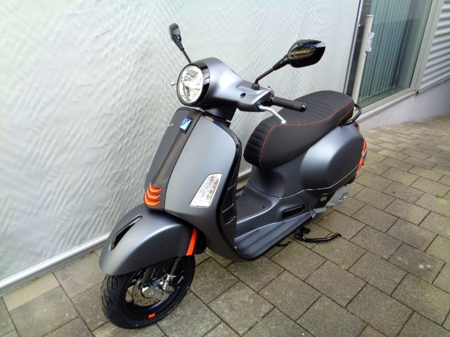 PIAGGIO VESPA GTS 125 RST SUPER SPORT-image-1