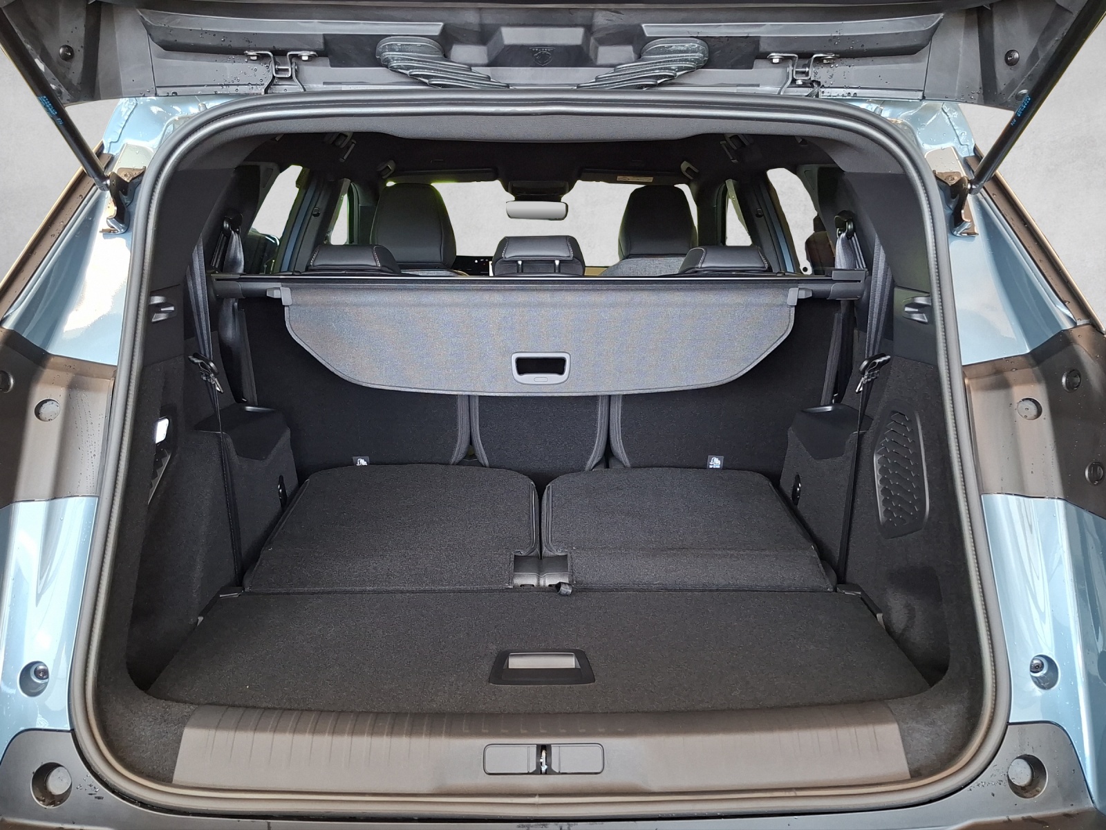 PEUGEOT 5008 e-Allure Premium AWD 73kWh-image-14