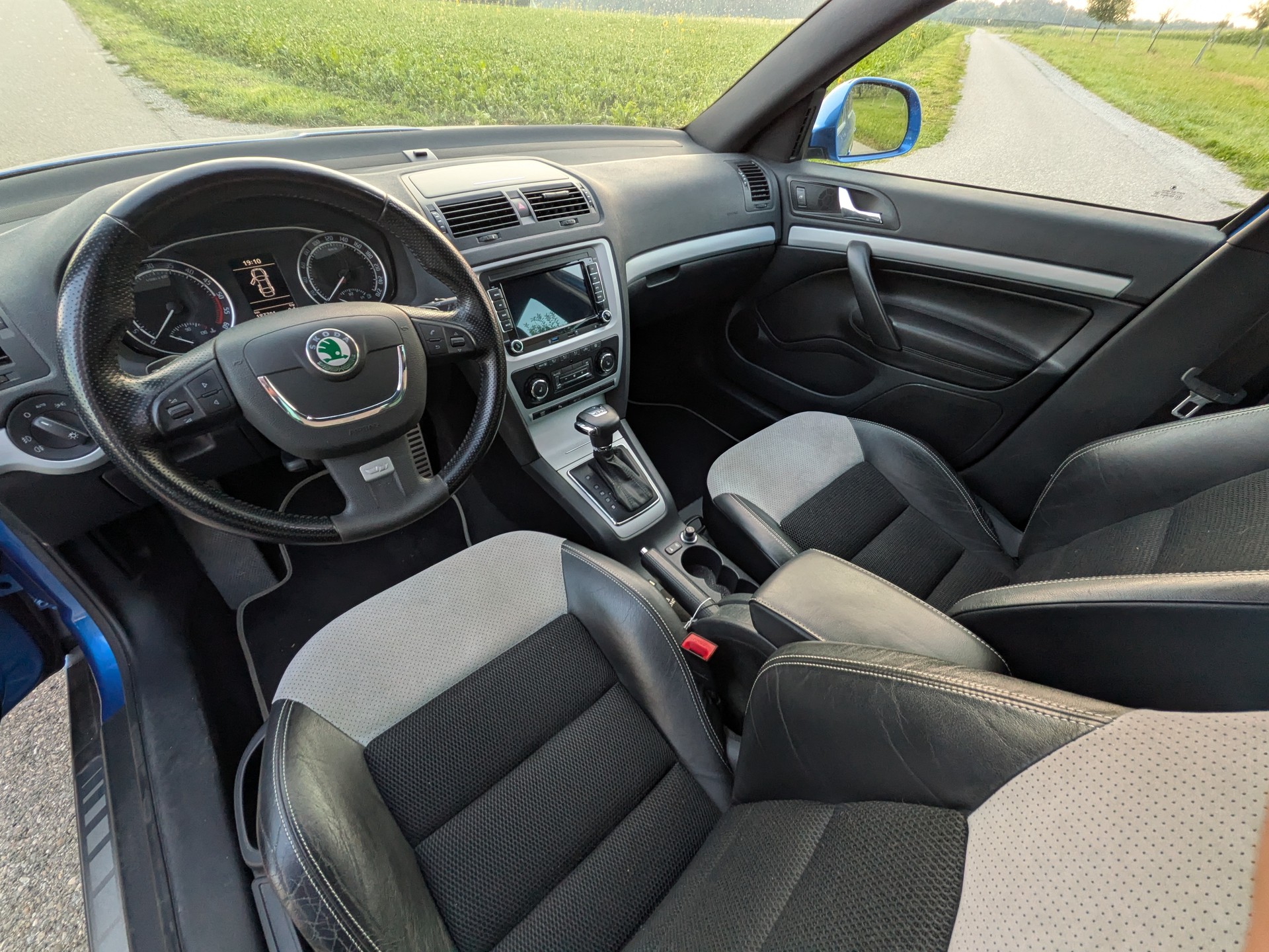 SKODA Octavia 2.0 TDI RS DSG-image-11