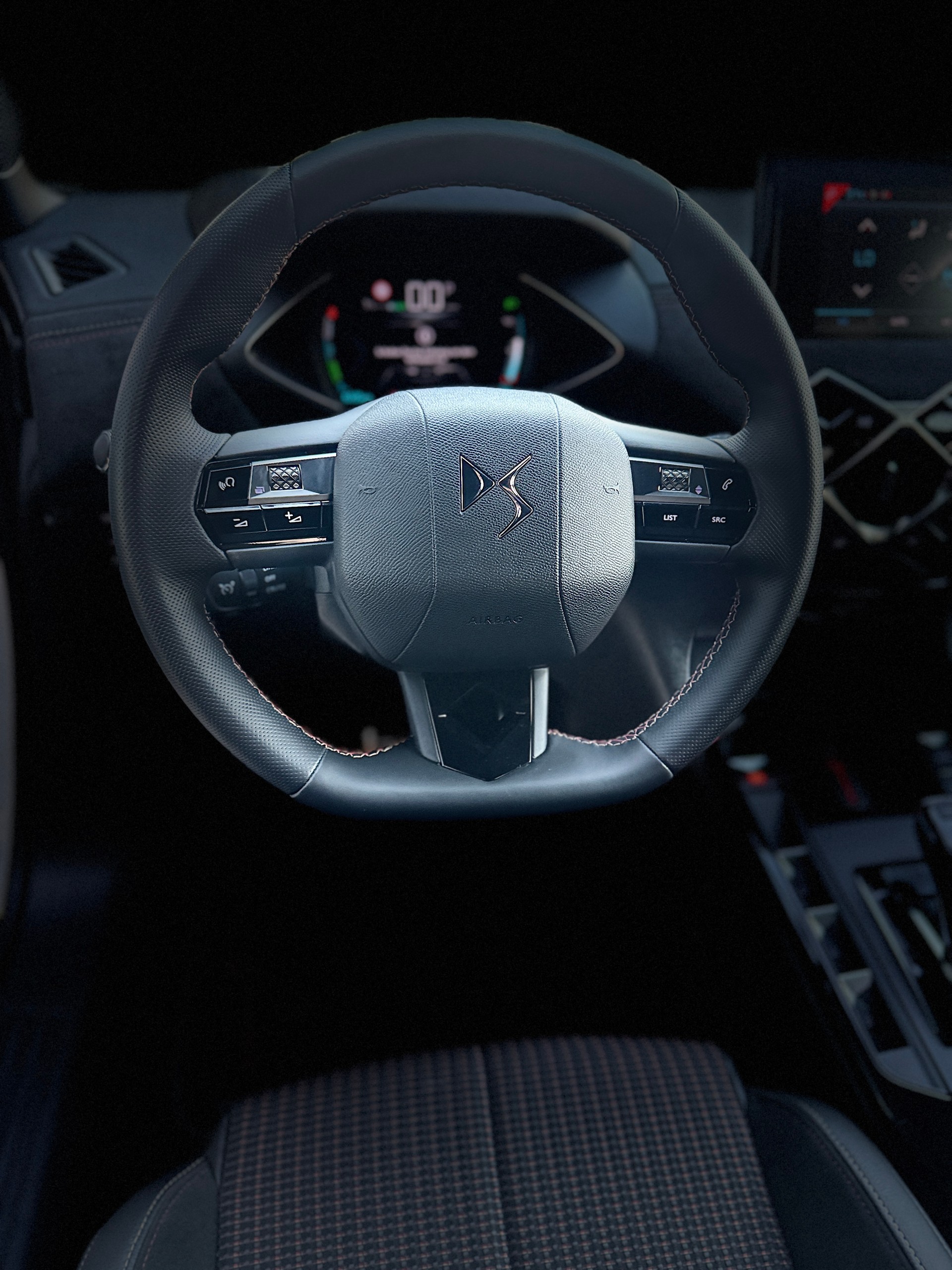 DS AUTOMOBILES DS 3 Crossback E-Tense 136 Performance Line-image-14