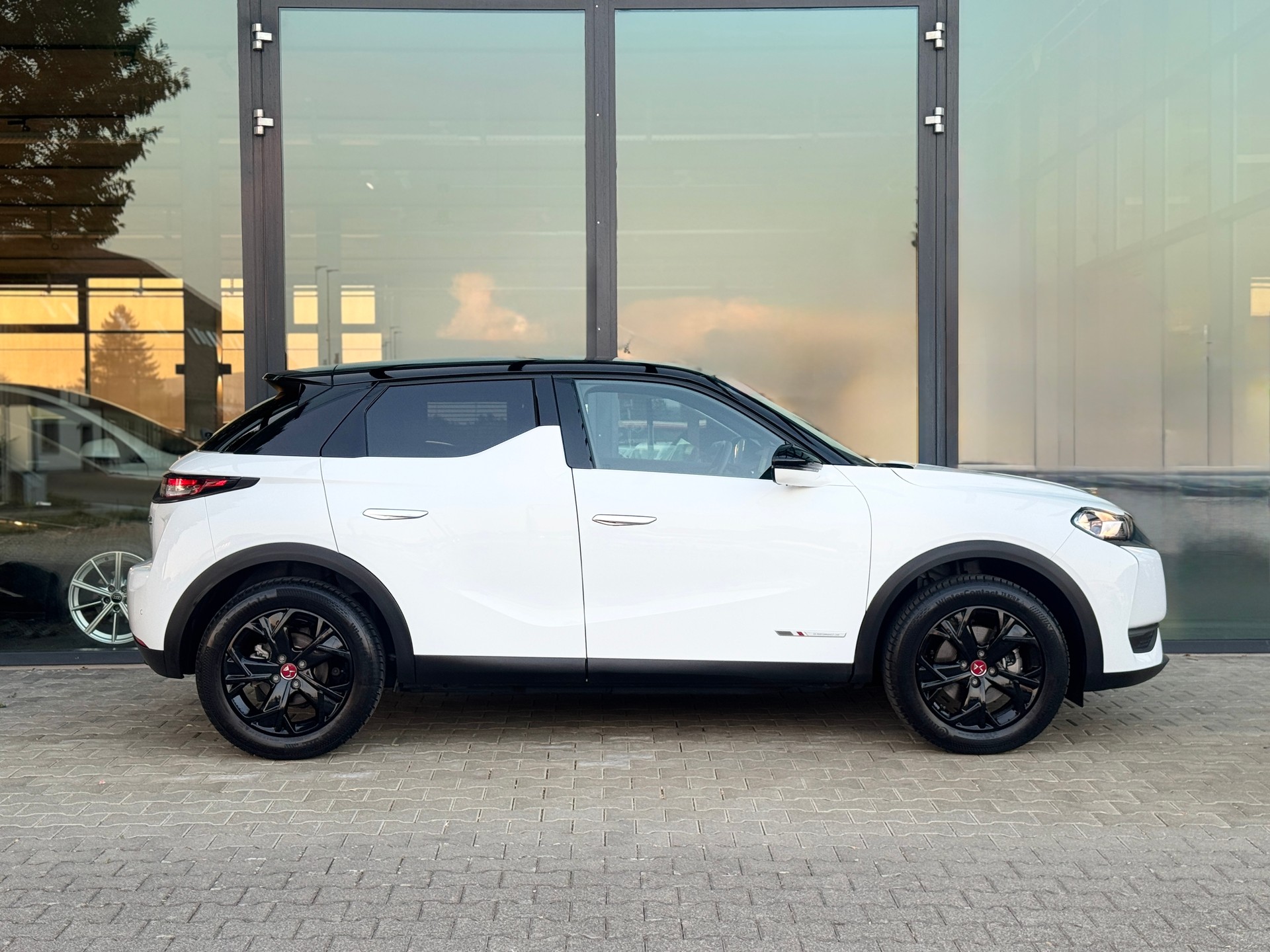 DS AUTOMOBILES DS 3 Crossback E-Tense 136 Performance Line-image-6