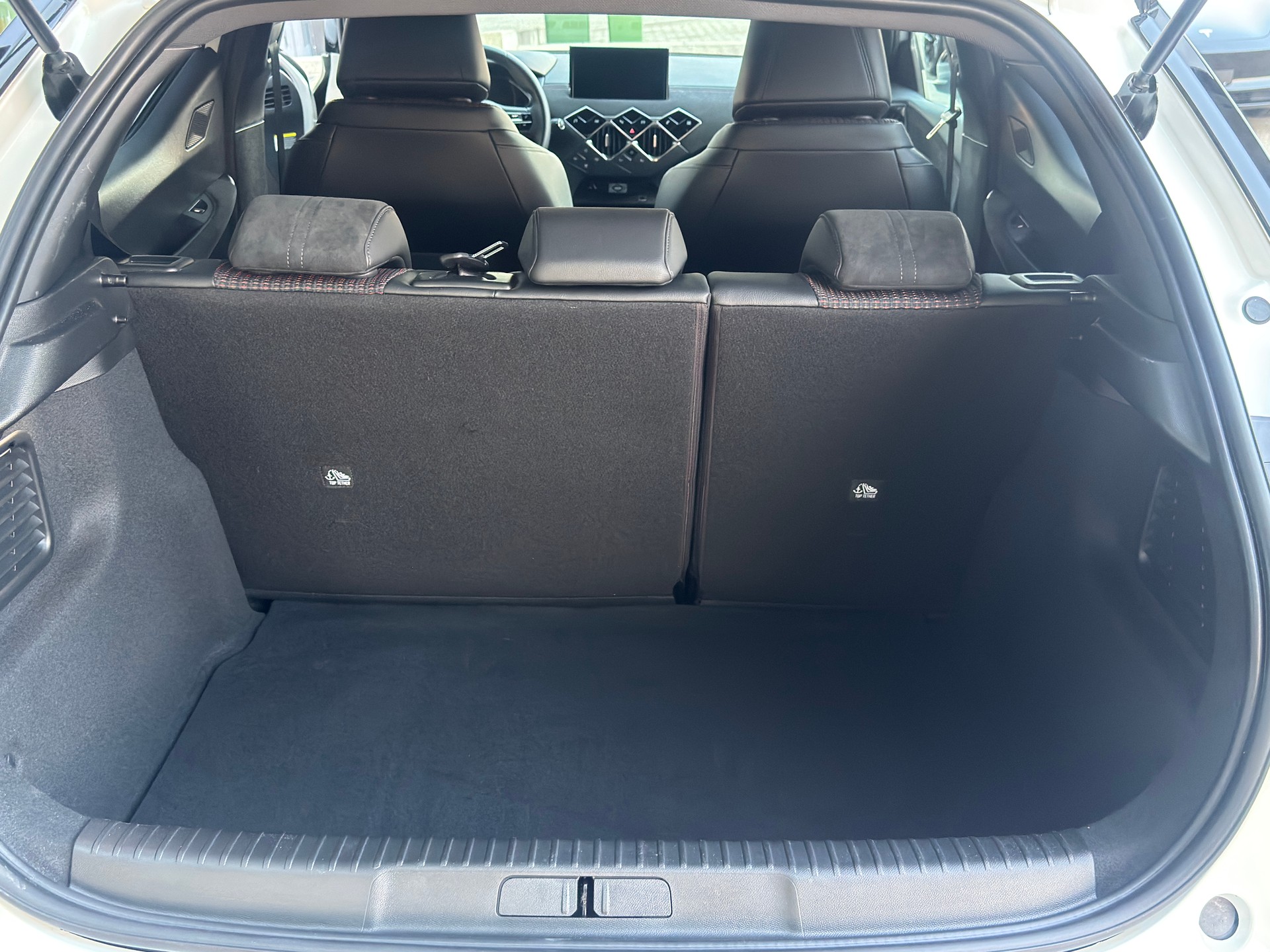 DS AUTOMOBILES DS 3 Crossback E-Tense 136 Performance Line-image-11