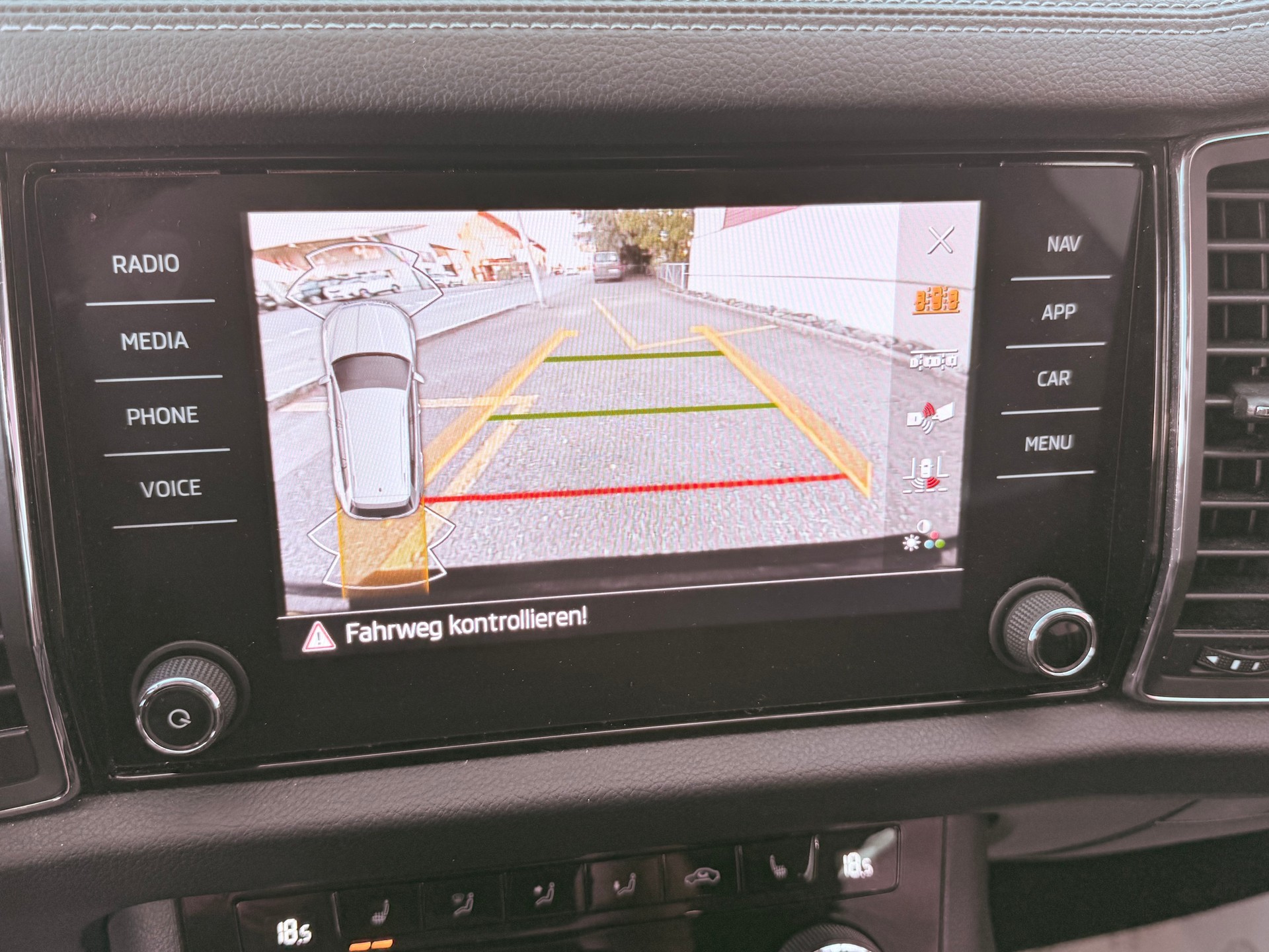 SKODA Kodiaq 2.0 TDI CR Ambition 4x4 DSG-image-15